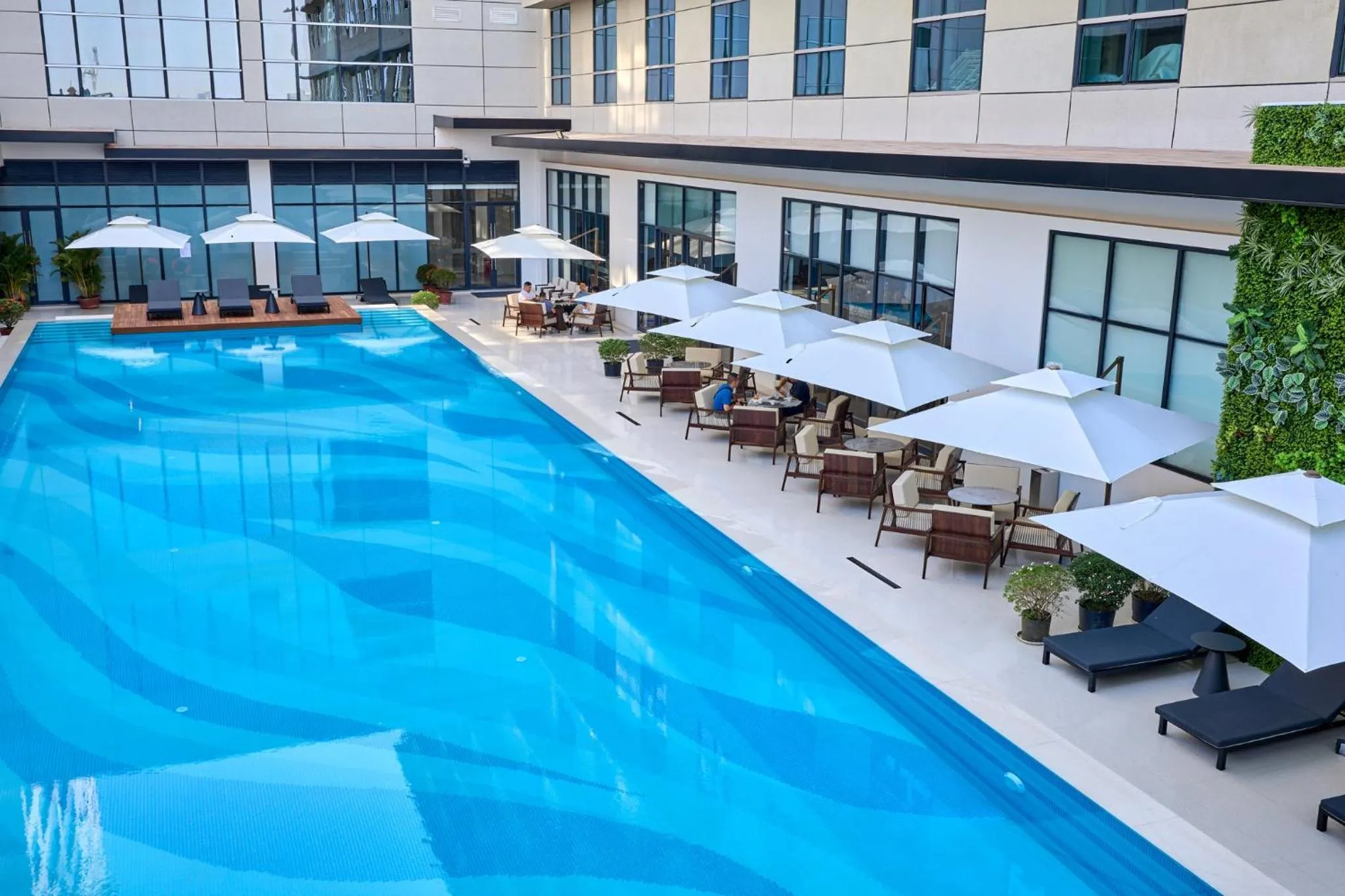 Swimming pool in Crowne Plaza Phnom Penh by IHG 金边皇冠假日酒店 Former VM Hotel