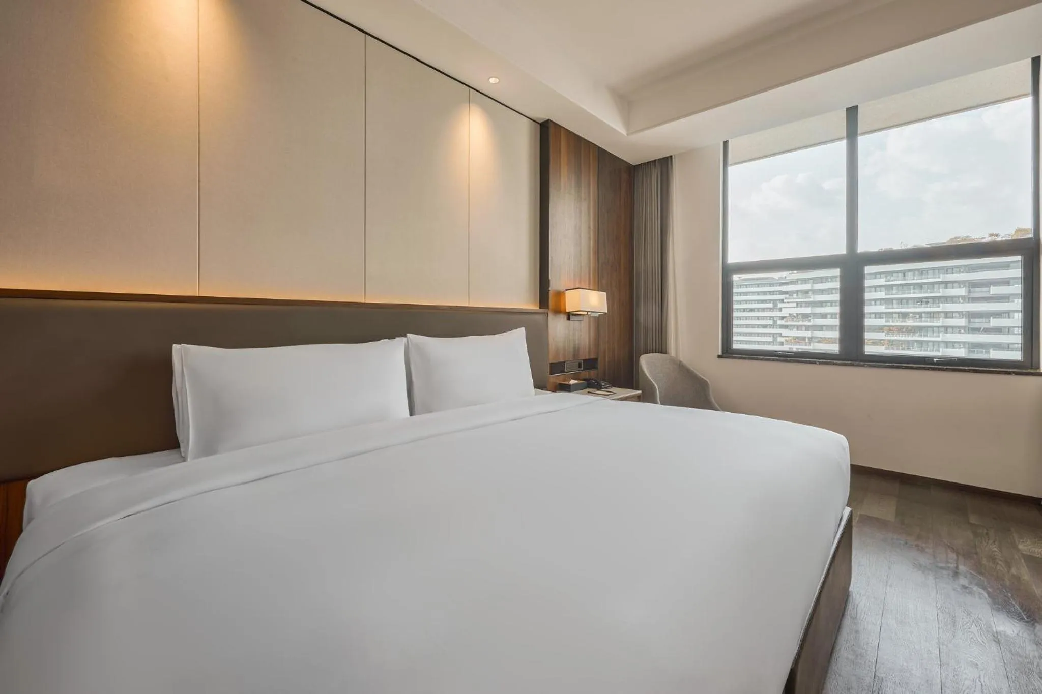 Photo of the whole room, Bed in Crowne Plaza Phnom Penh by IHG 金边皇冠假日酒店 Former VM Hotel