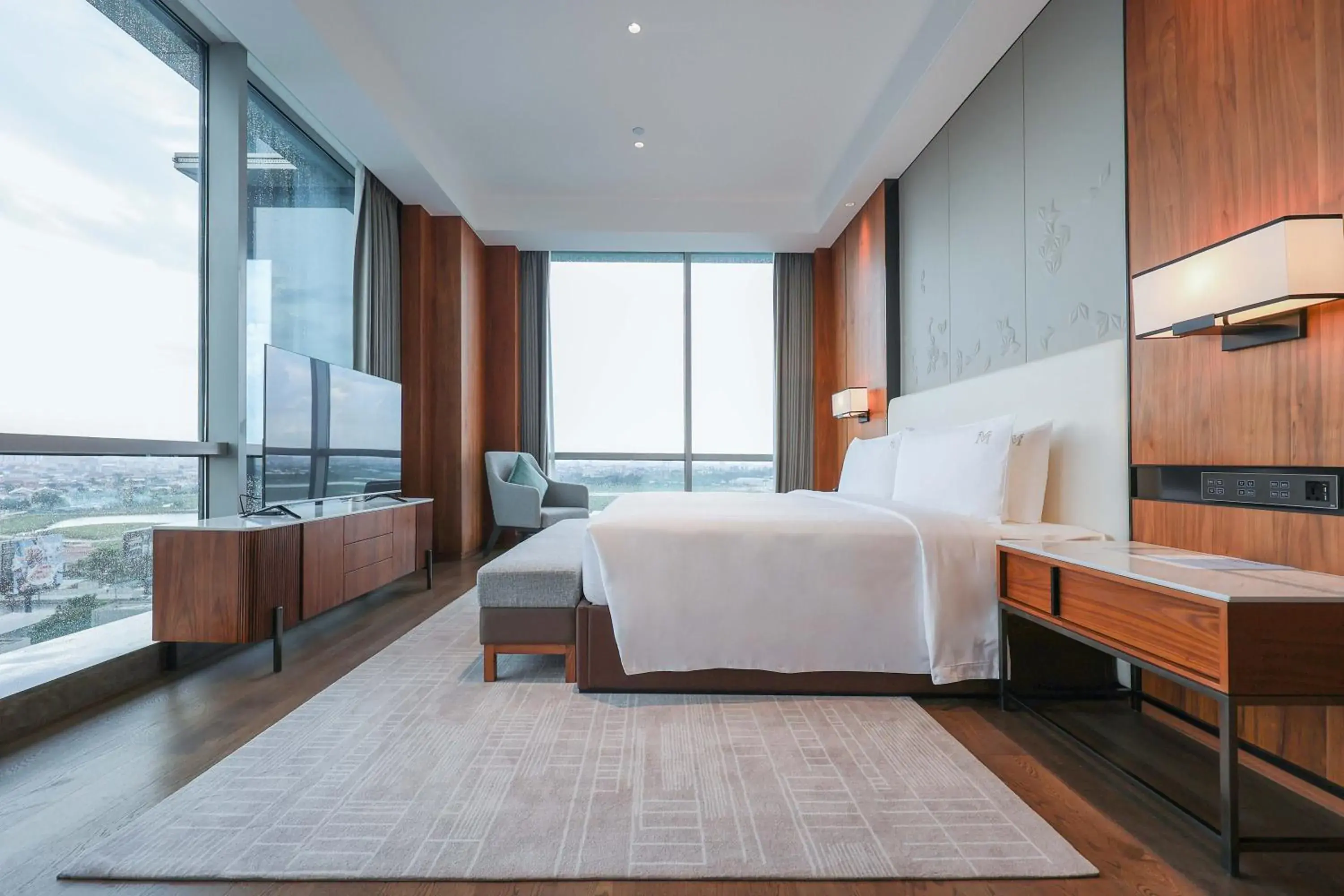 Executive Suite in Crowne Plaza Phnom Penh by IHG 金边皇冠假日酒店 Former VM Hotel Executive Suite in Crowne Plaza Phnom Penh by IHG 金边皇冠假日酒店 Former VM Hotel