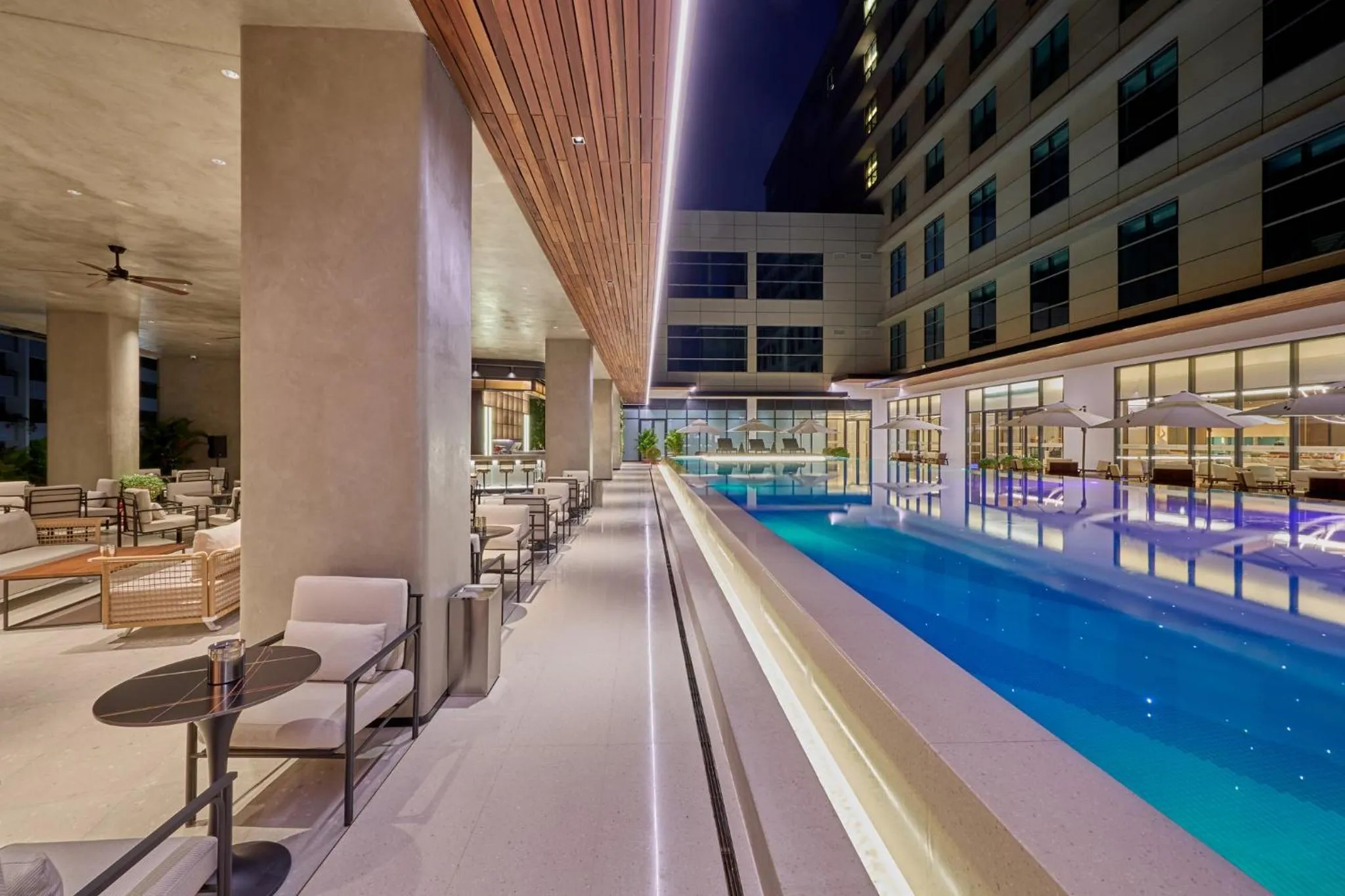 Swimming pool in Crowne Plaza Phnom Penh by IHG 金边皇冠假日酒店 Former VM Hotel