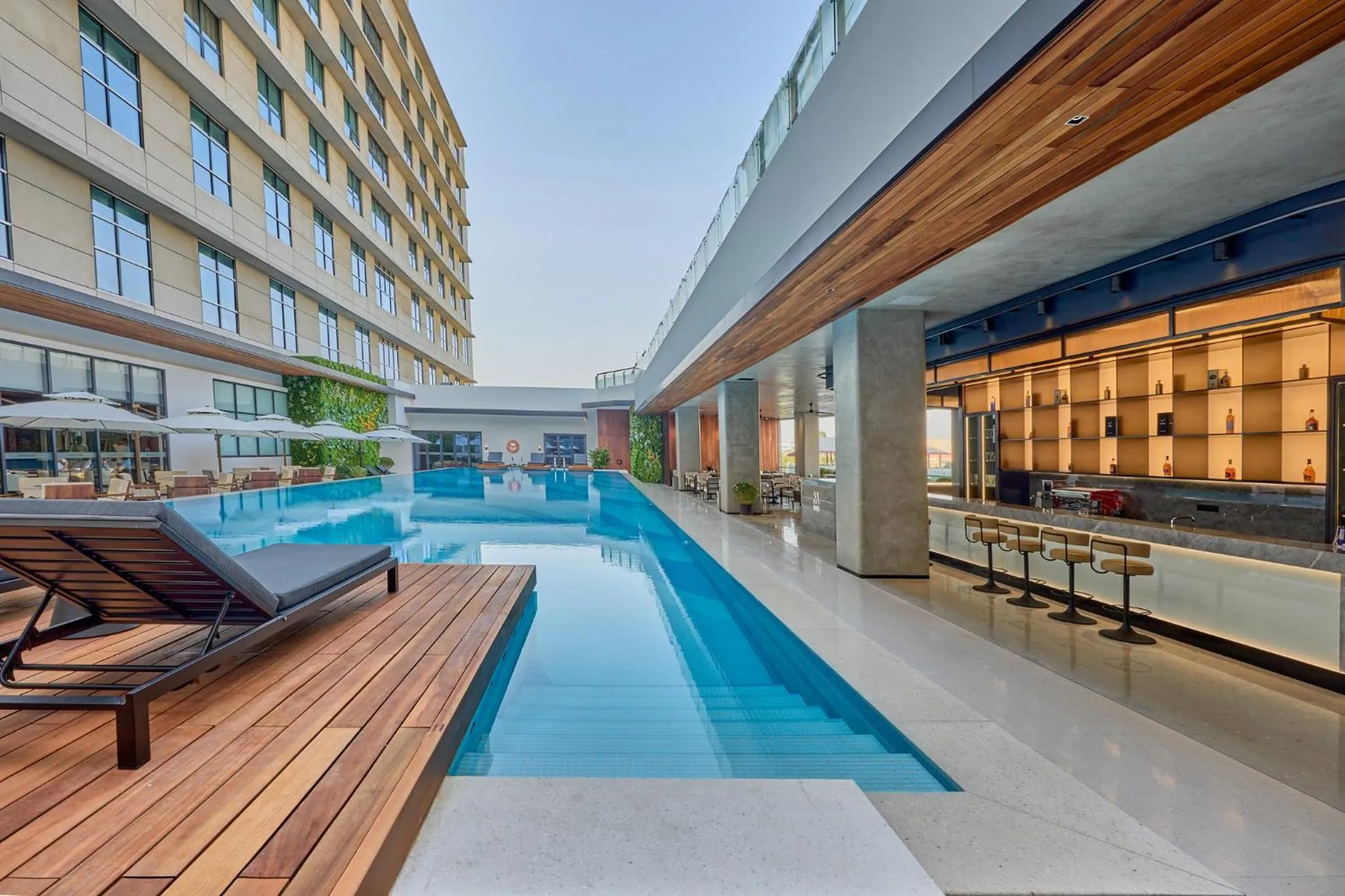 Swimming pool in Crowne Plaza Phnom Penh by IHG 金边皇冠假日酒店 Former VM Hotel