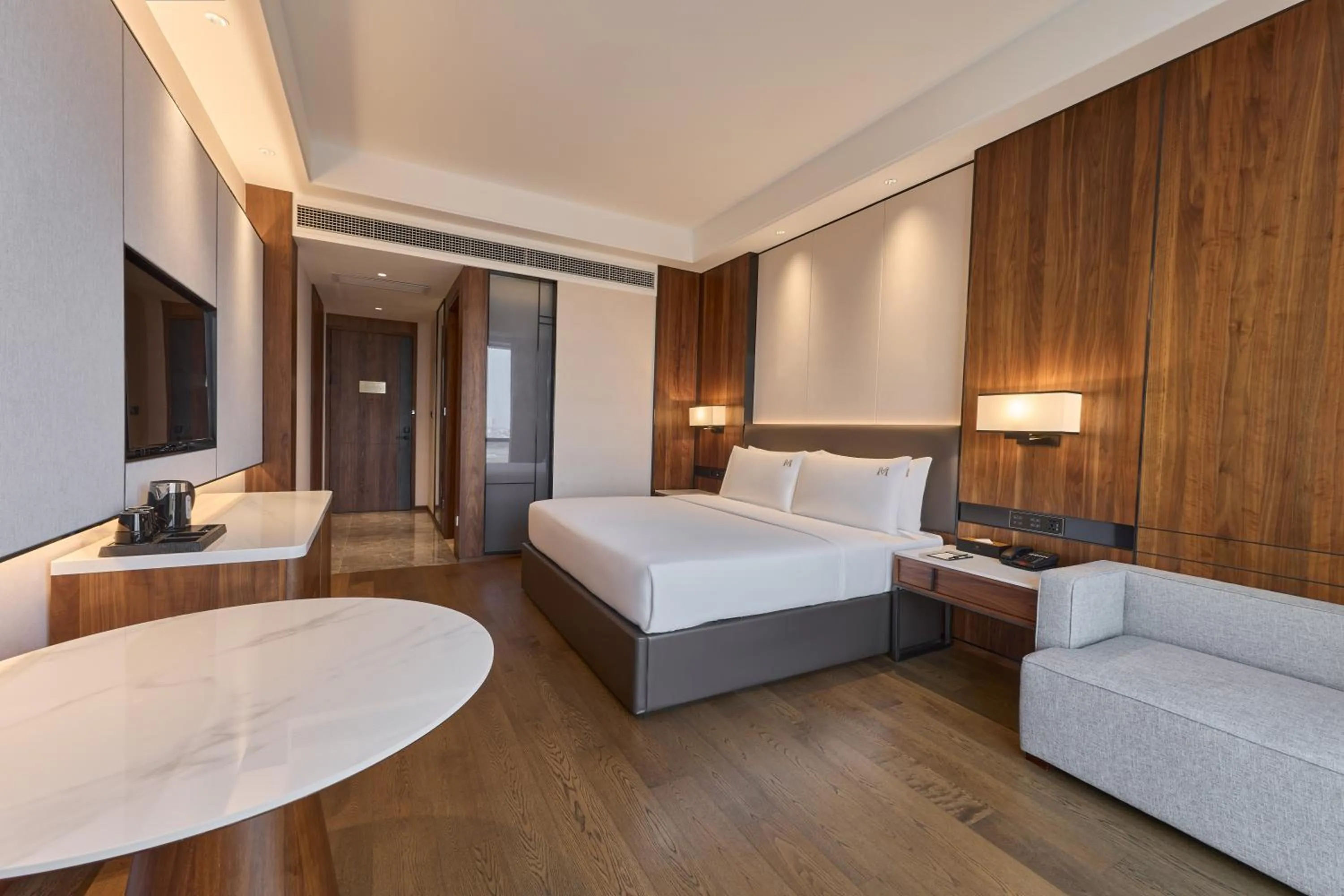 Large Double Room in Crowne Plaza Phnom Penh by IHG 金边皇冠假日酒店 Former VM Hotel