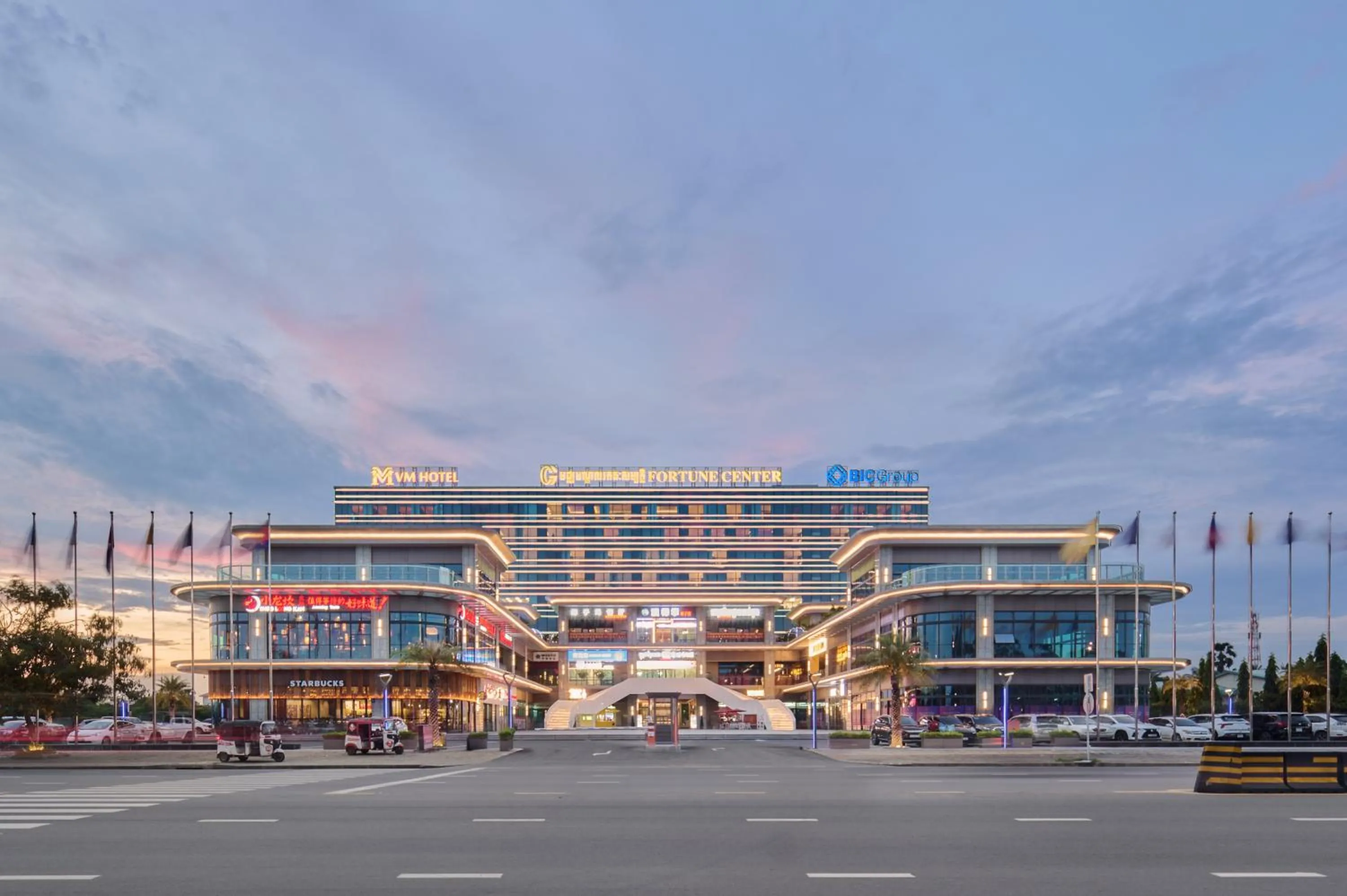 Crowne Plaza Phnom Penh by IHG 金边皇冠假日酒店 Former VM Hotel