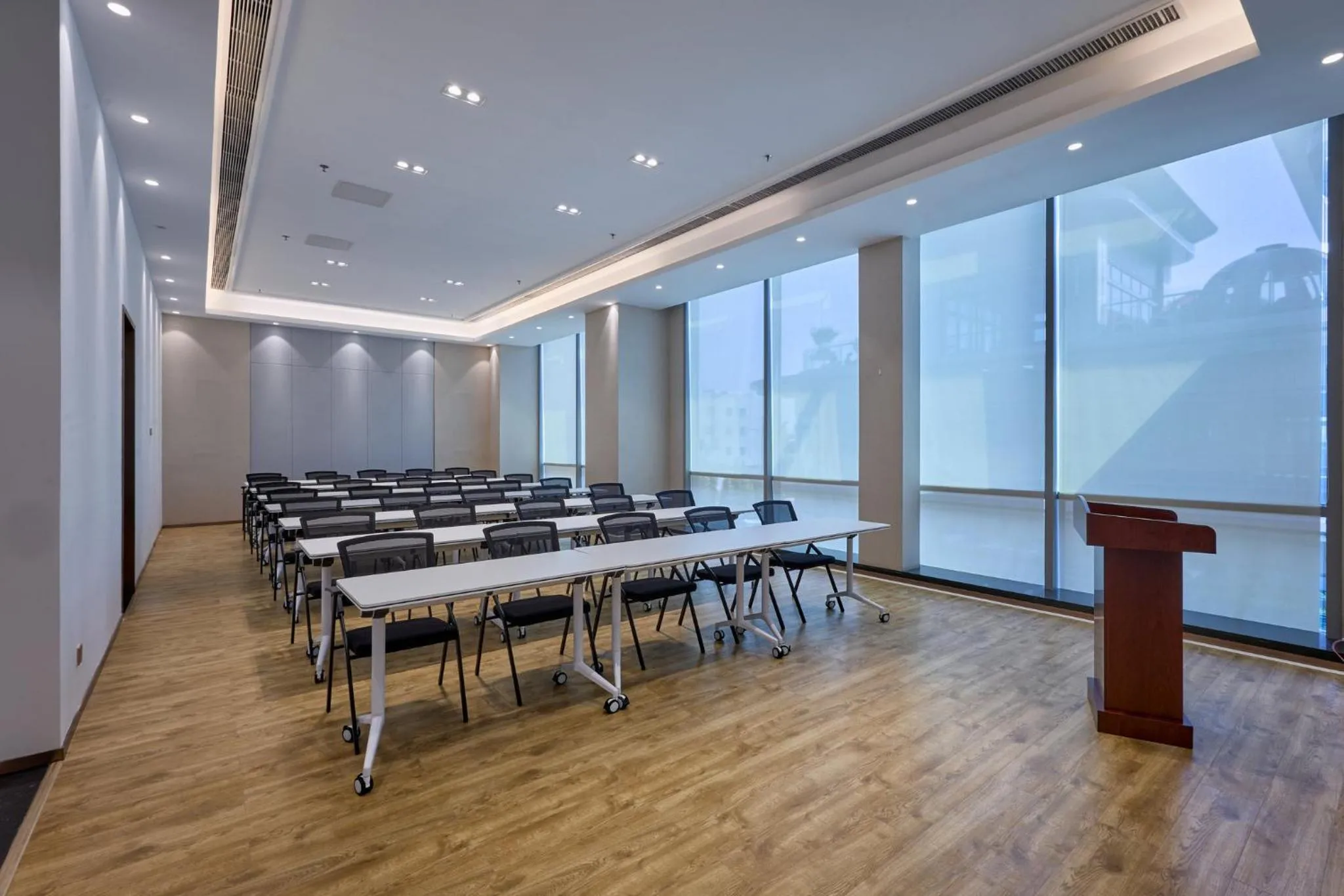 Meeting/conference room in Crowne Plaza Phnom Penh by IHG 金边皇冠假日酒店 Former VM Hotel