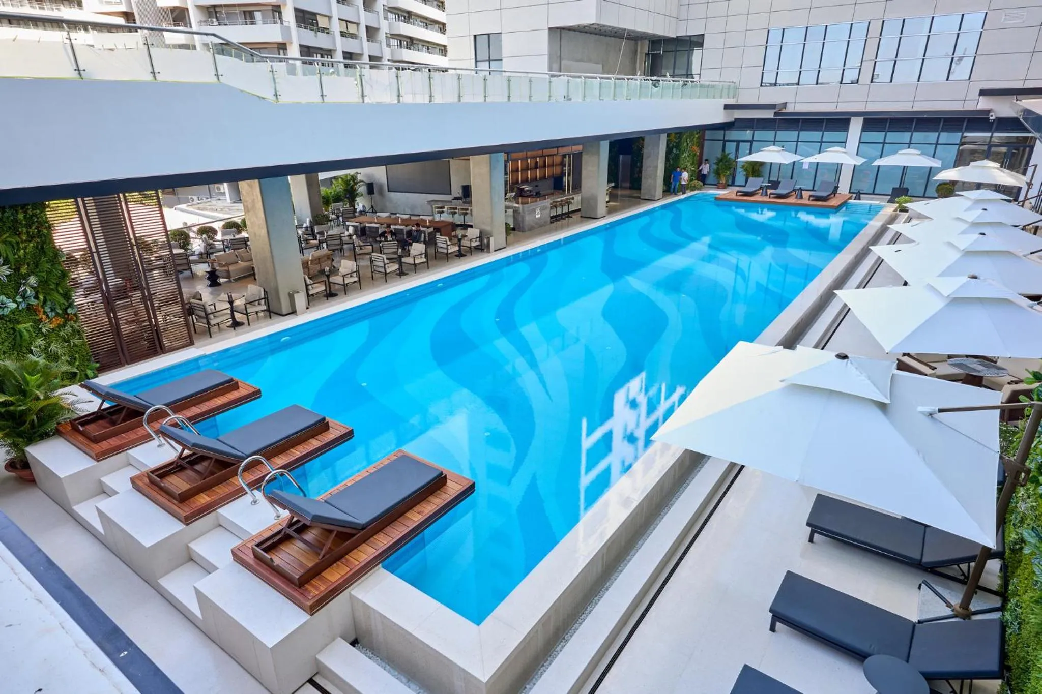 Swimming pool in Crowne Plaza Phnom Penh by IHG 金边皇冠假日酒店 Former VM Hotel