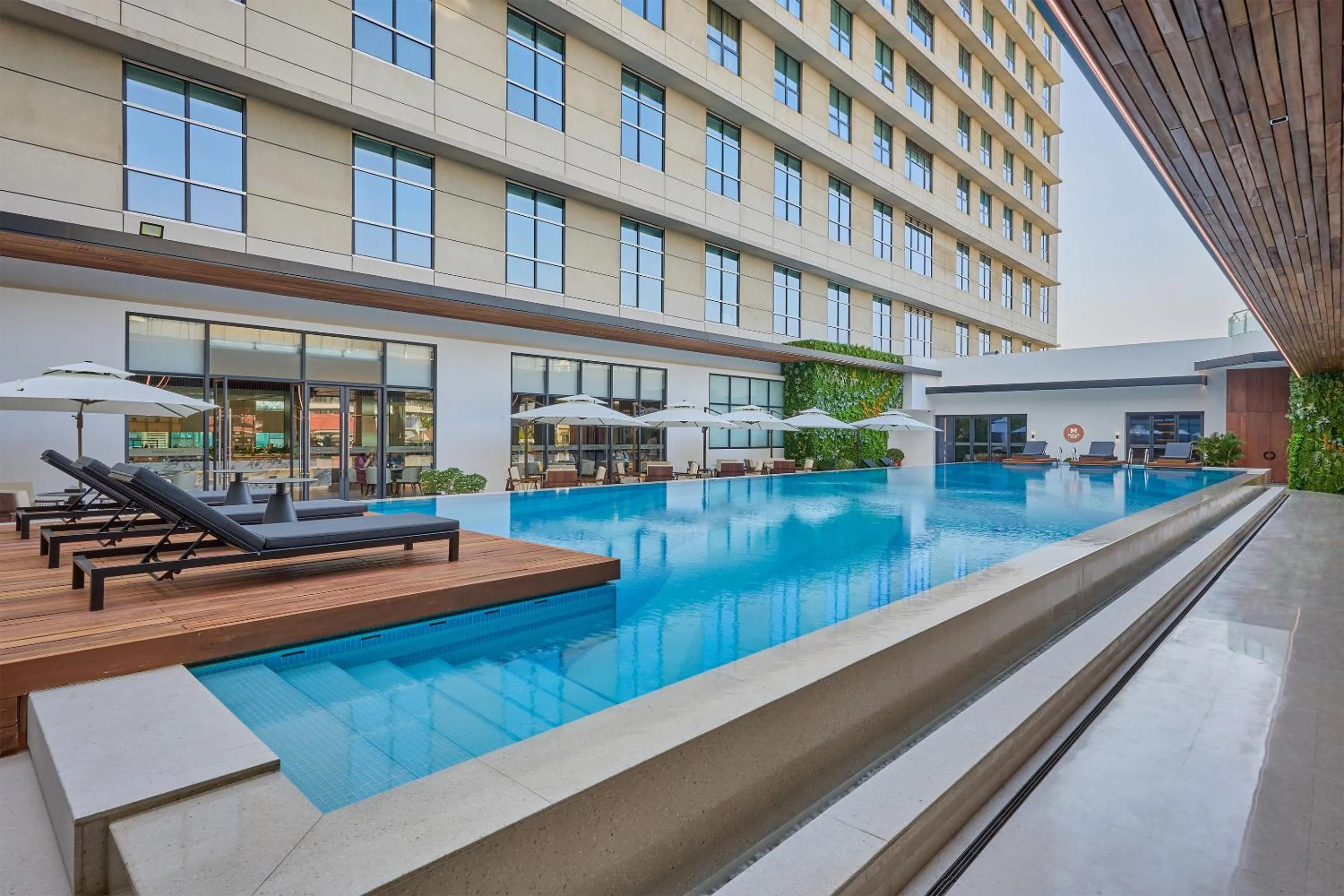 Swimming pool in Crowne Plaza Phnom Penh by IHG 金边皇冠假日酒店 Former VM Hotel