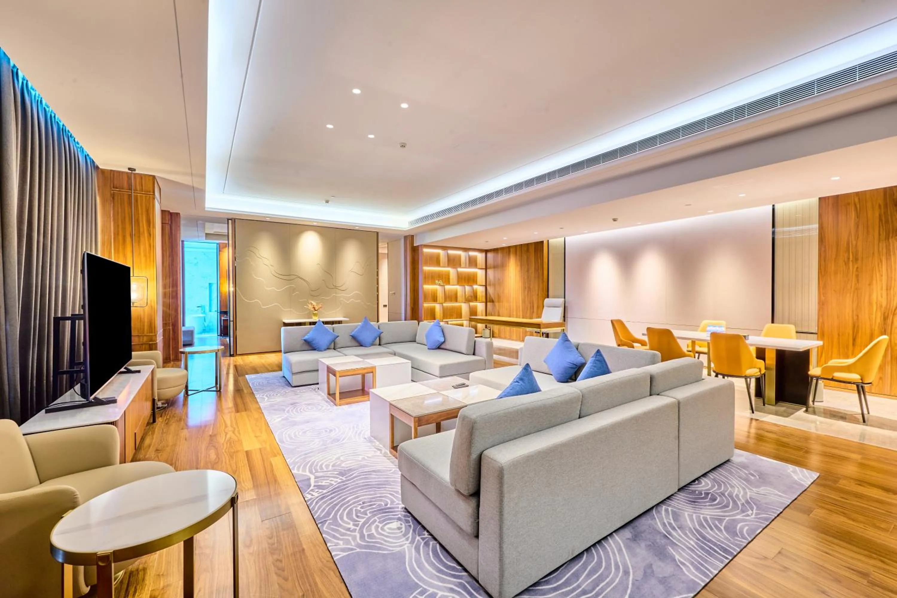 Seating area in Crowne Plaza Phnom Penh by IHG 金边皇冠假日酒店 Former VM Hotel