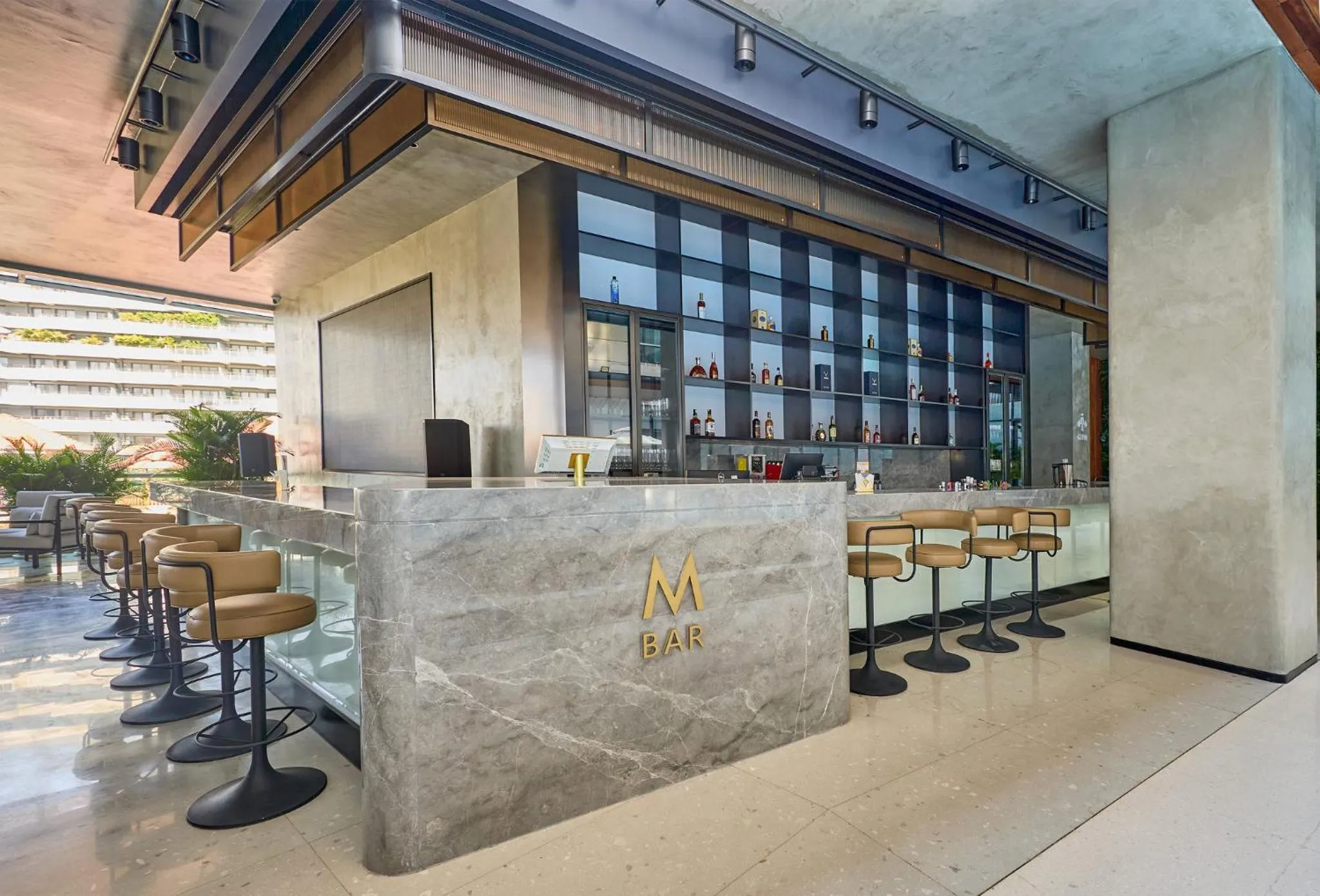 Lounge or bar in Crowne Plaza Phnom Penh by IHG 金边皇冠假日酒店 Former VM Hotel