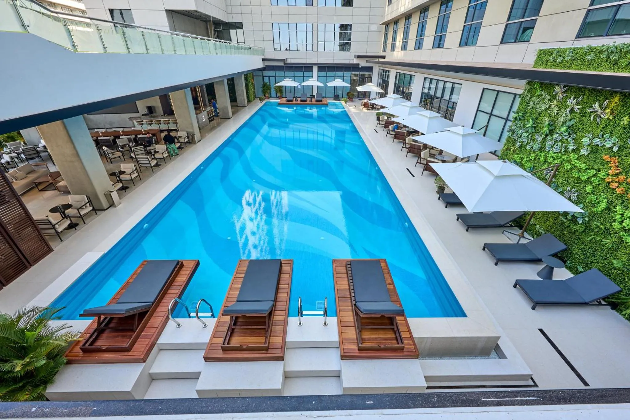 Swimming pool in Crowne Plaza Phnom Penh by IHG 金边皇冠假日酒店 Former VM Hotel