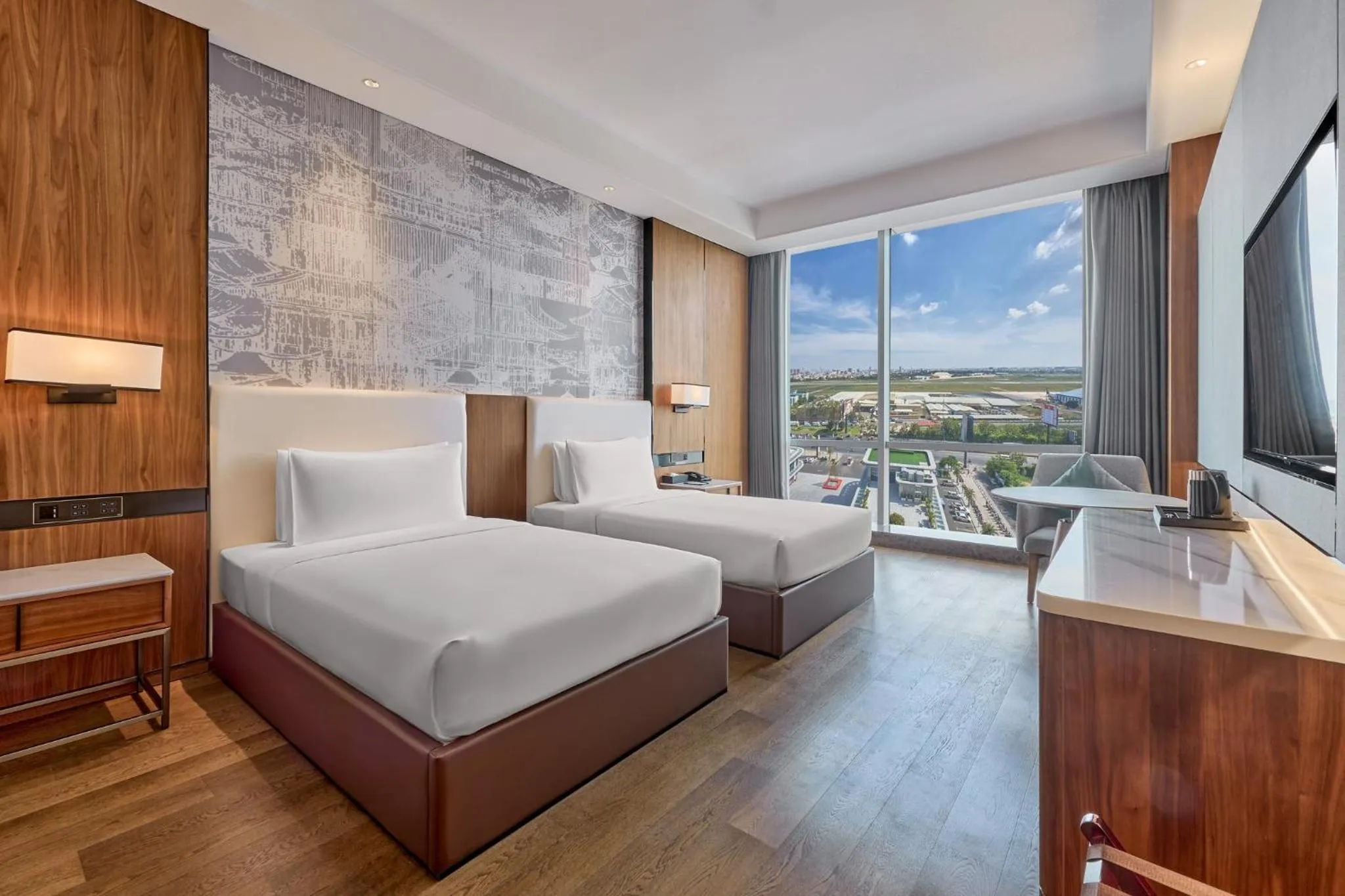 Photo of the whole room, Bed in Crowne Plaza Phnom Penh by IHG 金边皇冠假日酒店 Former VM Hotel