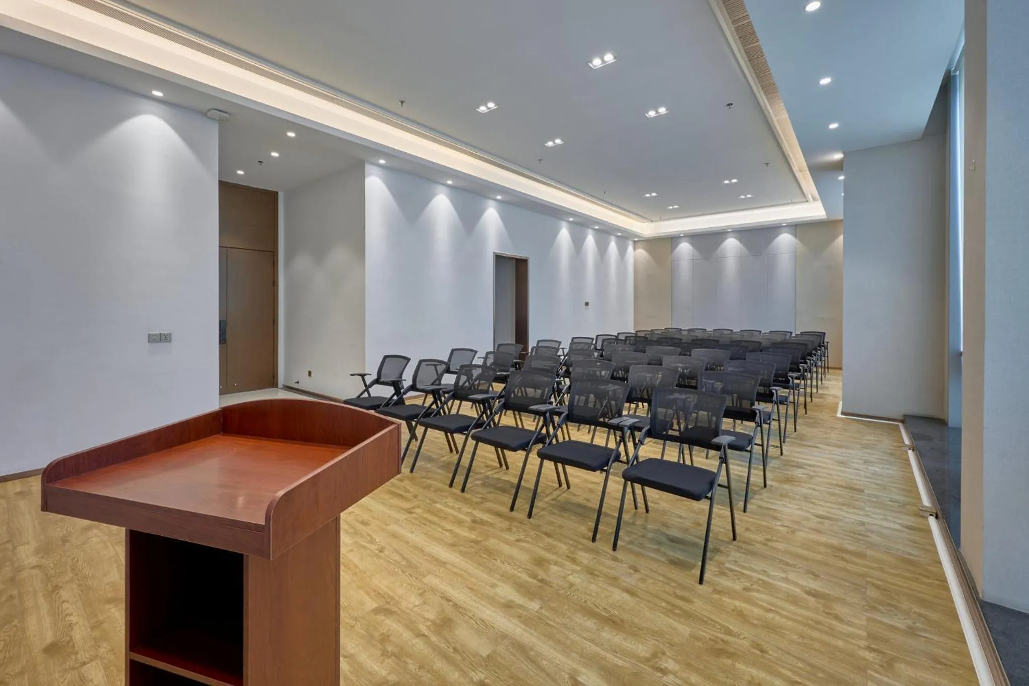 Meeting/conference room in Crowne Plaza Phnom Penh by IHG 金边皇冠假日酒店 Former VM Hotel