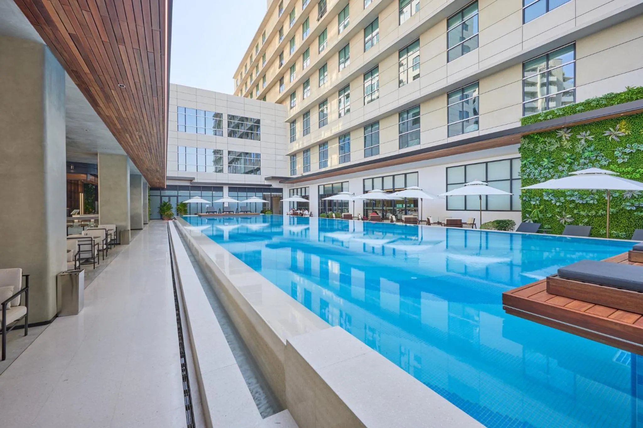 Swimming pool in Crowne Plaza Phnom Penh by IHG 金边皇冠假日酒店 Former VM Hotel