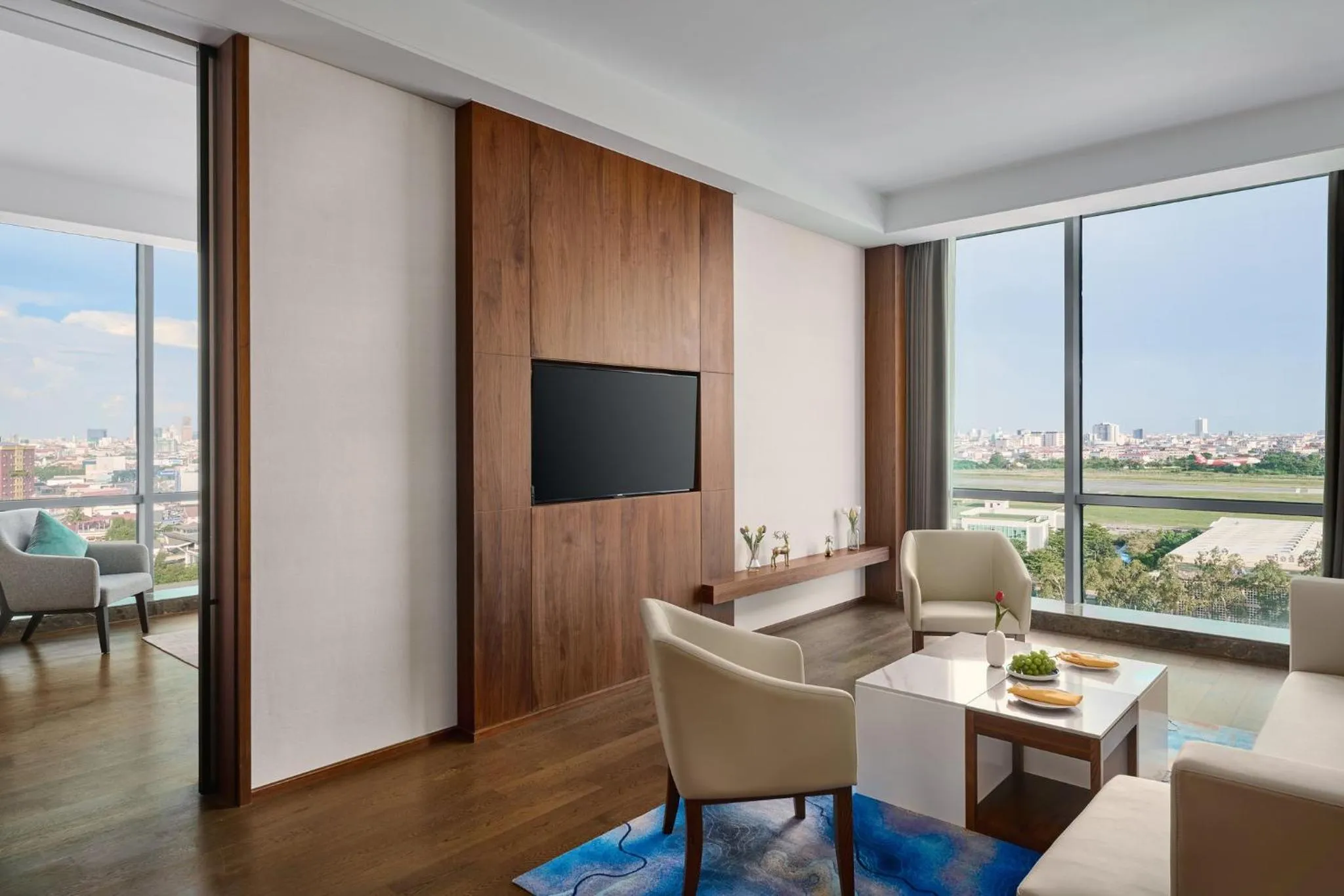 Photo of the whole room in Crowne Plaza Phnom Penh by IHG 金边皇冠假日酒店 Former VM Hotel