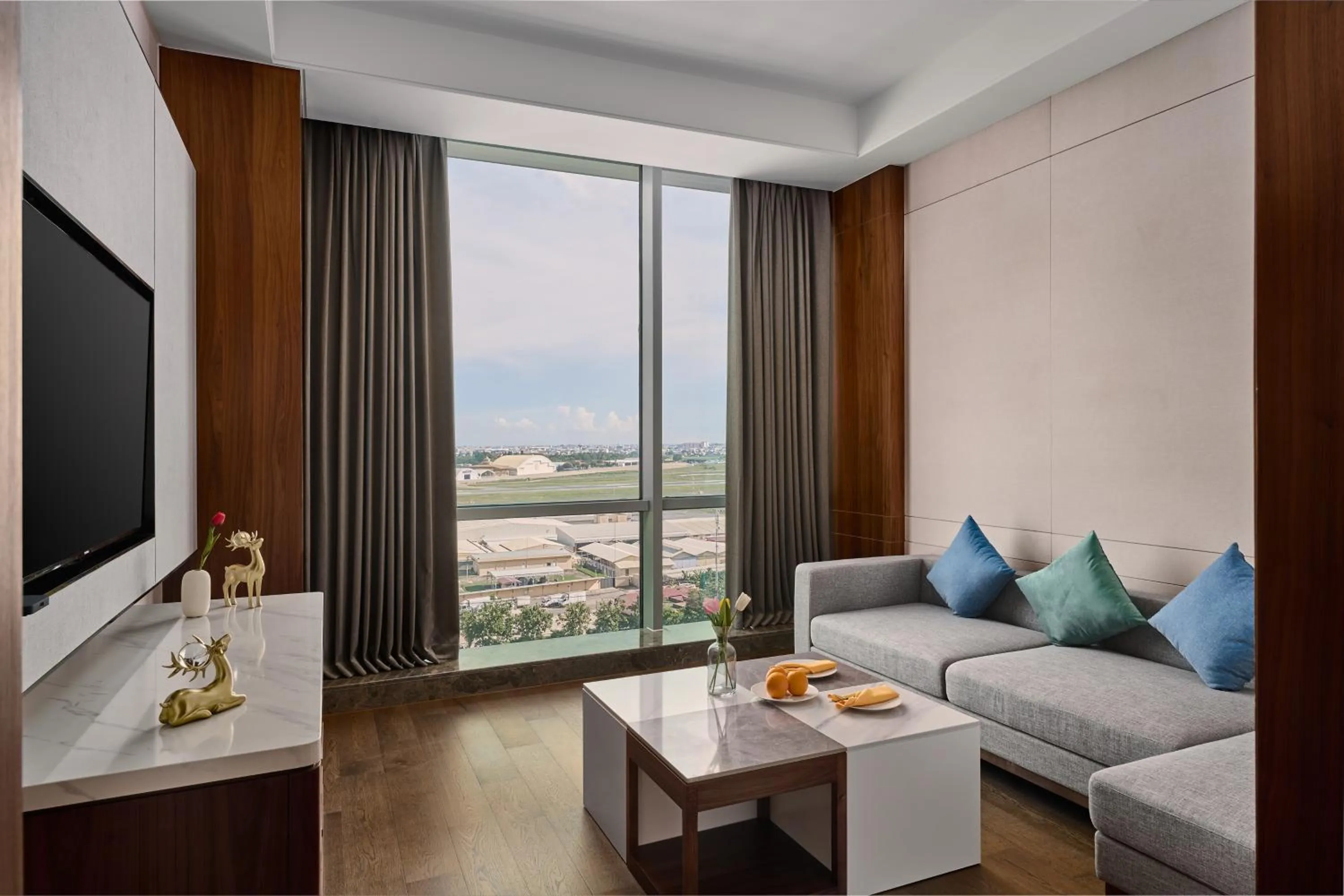 Living room in Crowne Plaza Phnom Penh by IHG 金边皇冠假日酒店 Former VM Hotel
