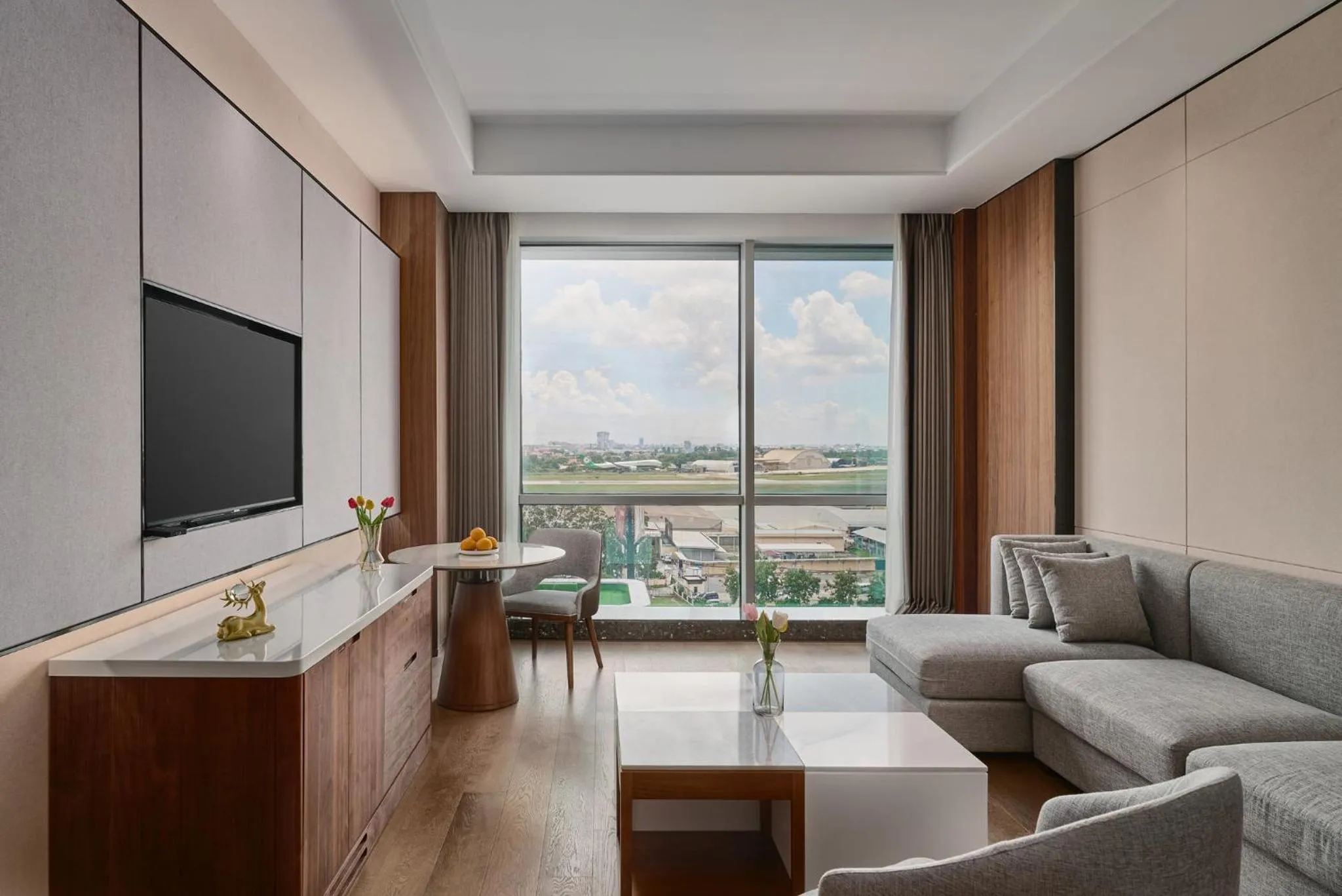 Photo of the whole room in Crowne Plaza Phnom Penh by IHG 金边皇冠假日酒店 Former VM Hotel