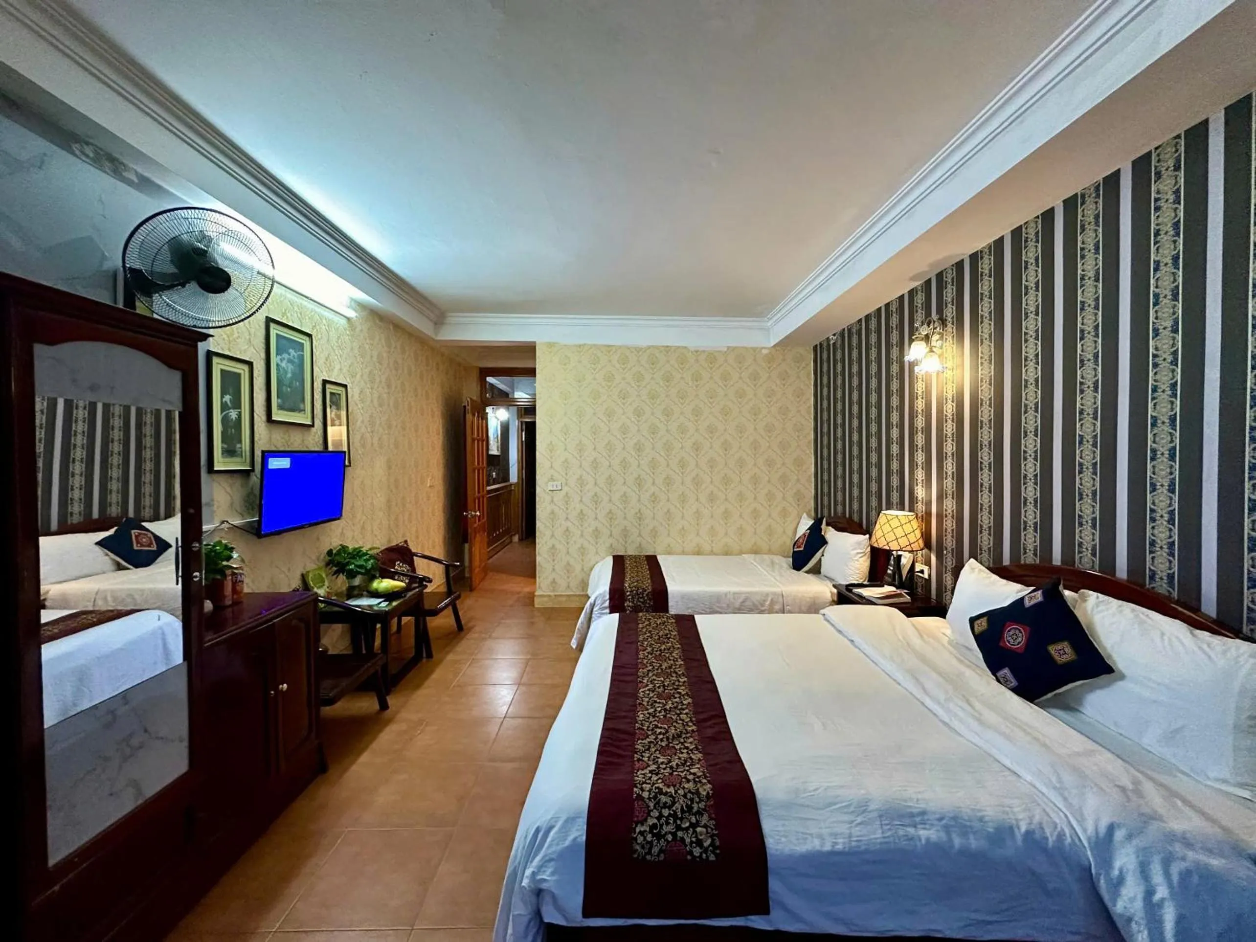 Communal lounge/ TV room, Bed in Hà Giang Hotel Sapa