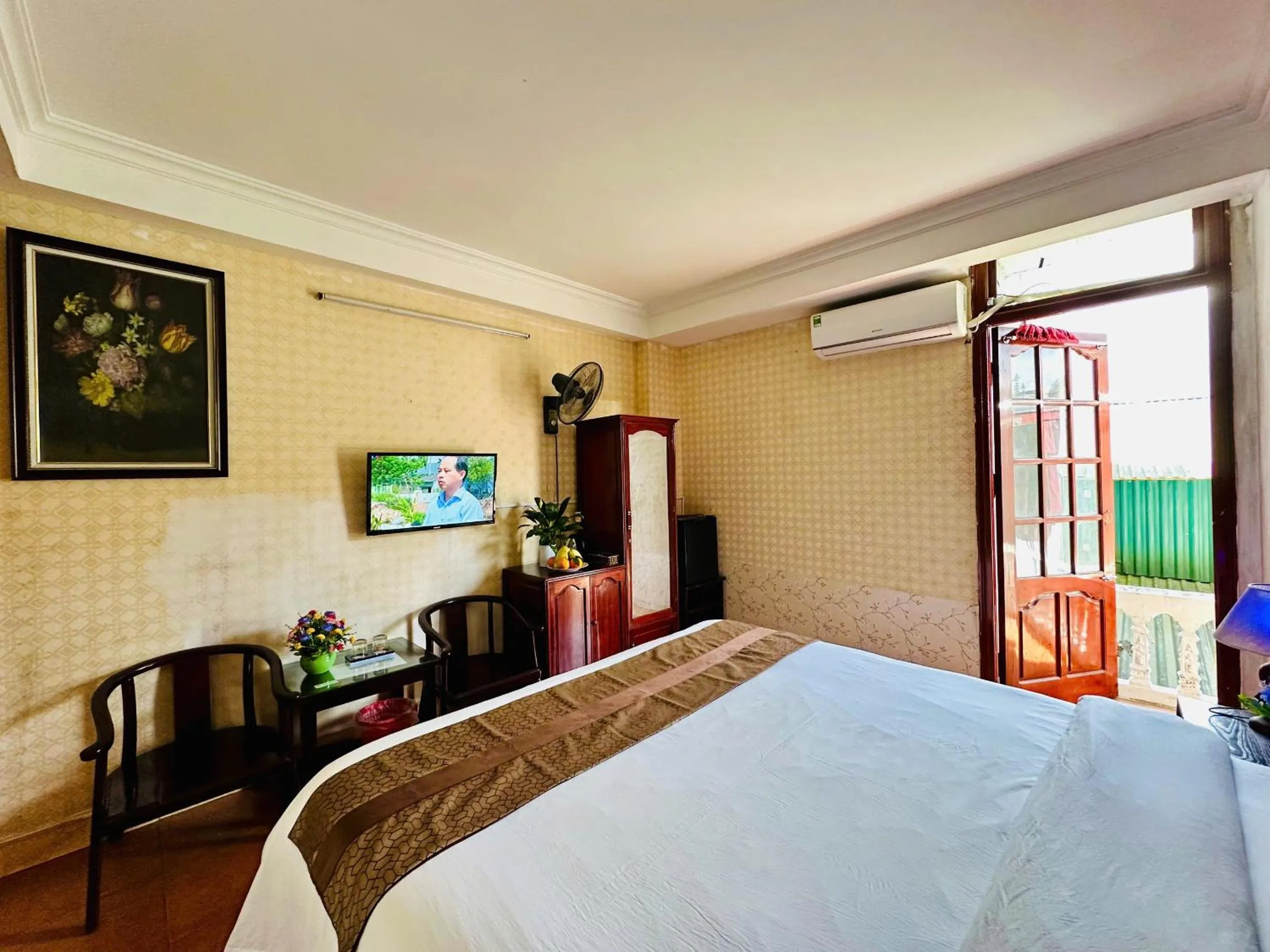 Communal lounge/ TV room, Bed in Hà Giang Hotel Sapa