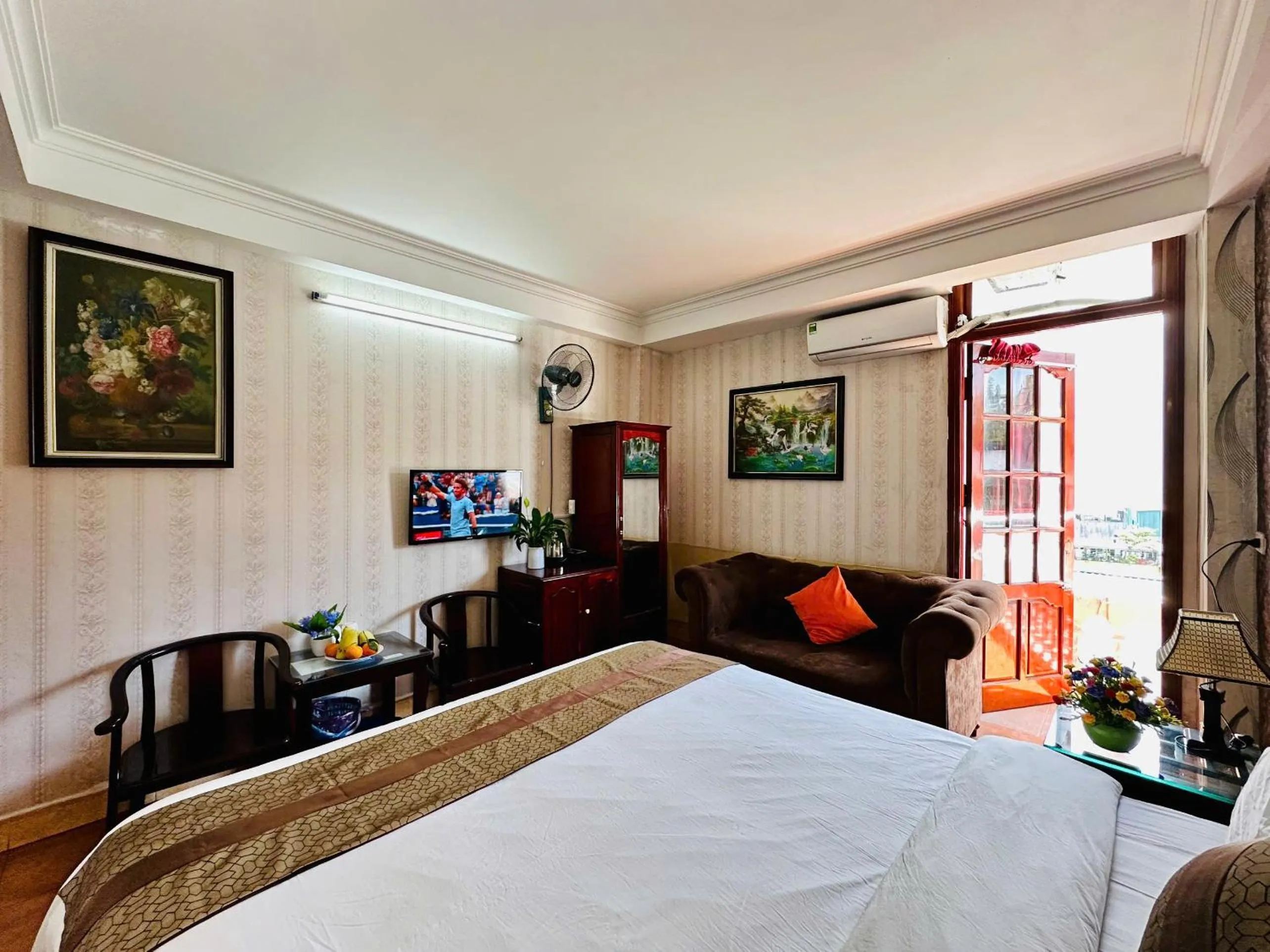 Communal lounge/ TV room, Bed in Hà Giang Hotel Sapa