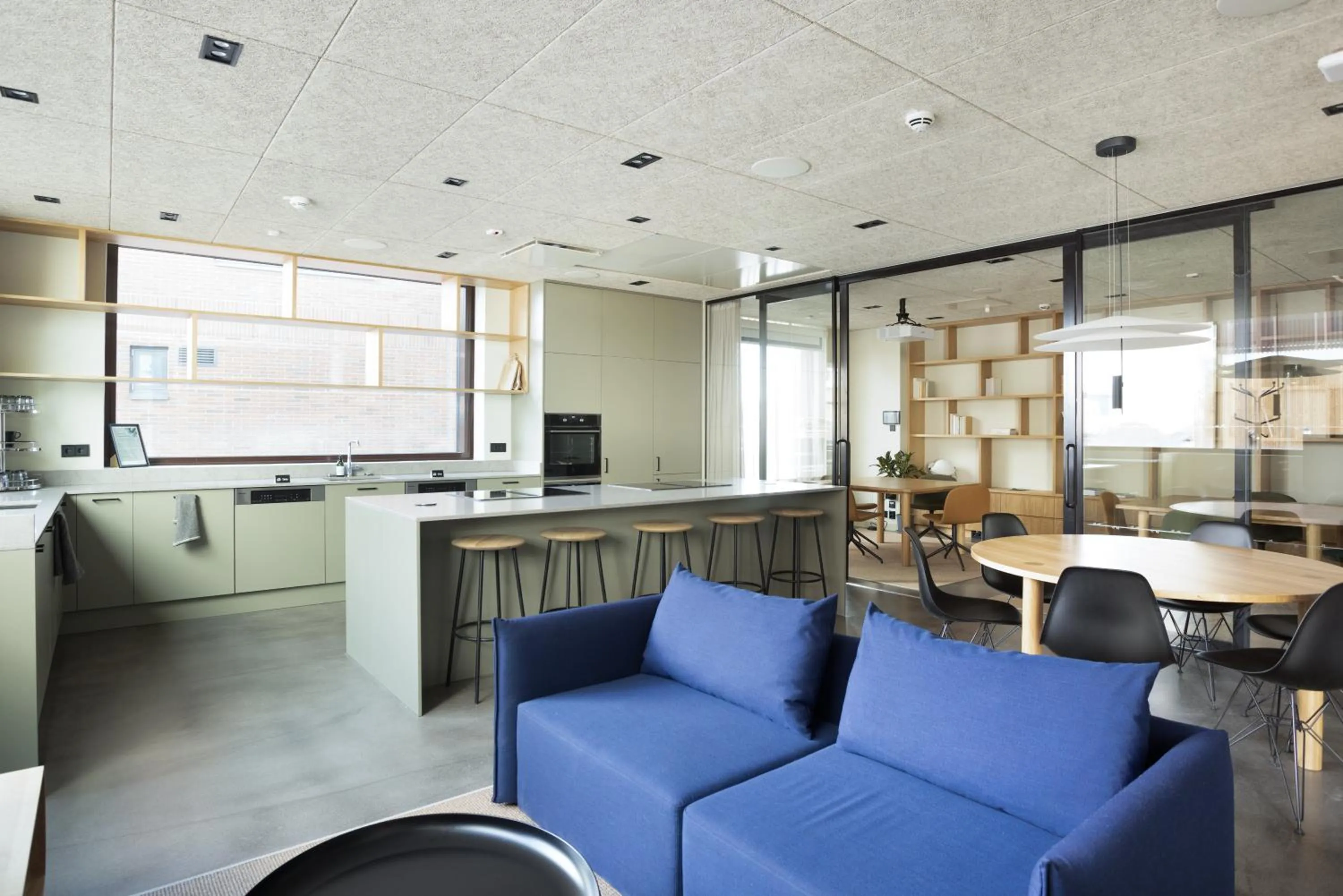 Communal lounge/ TV room in Noli Herttoniemi