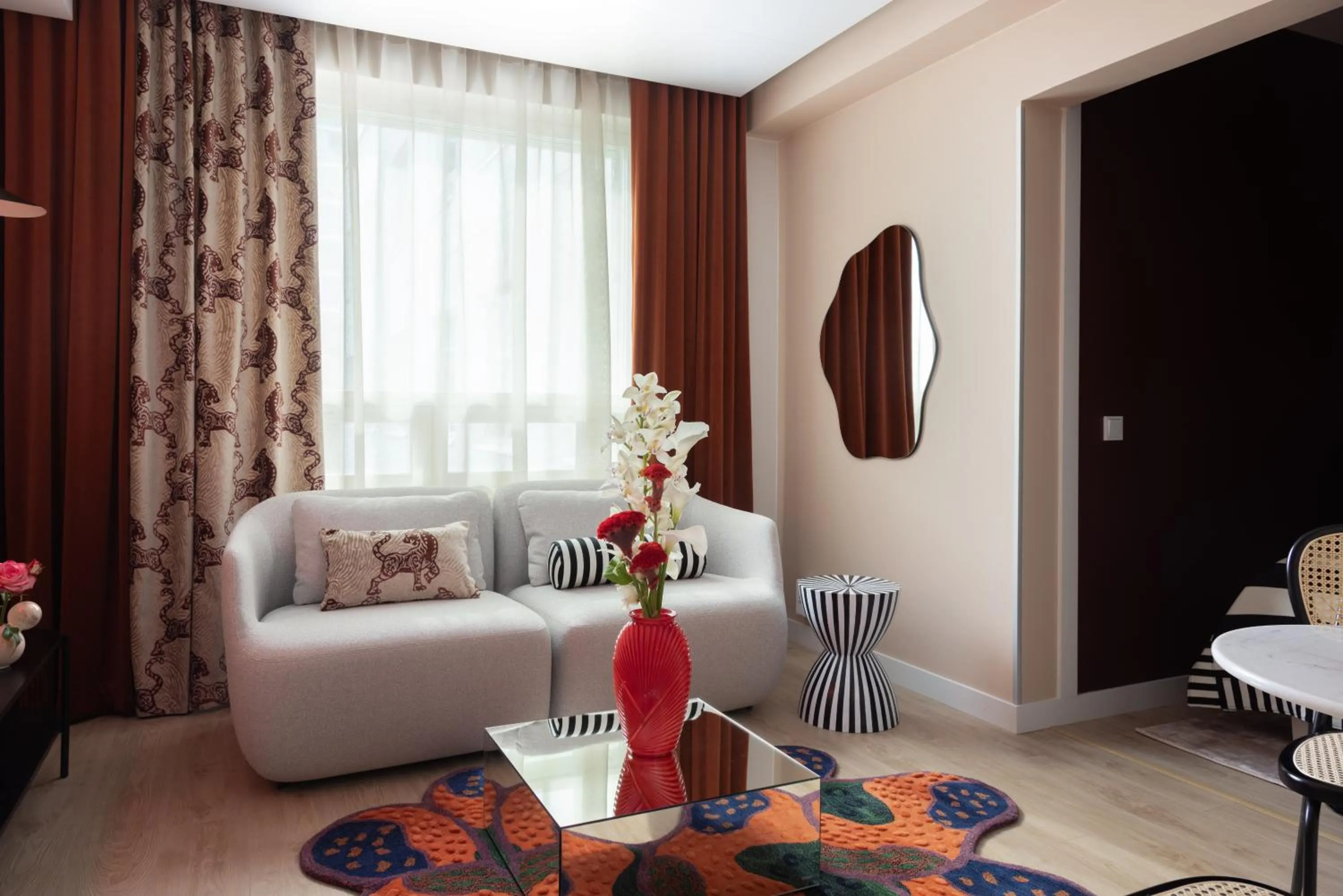 Living room, Bed in Noli Herttoniemi