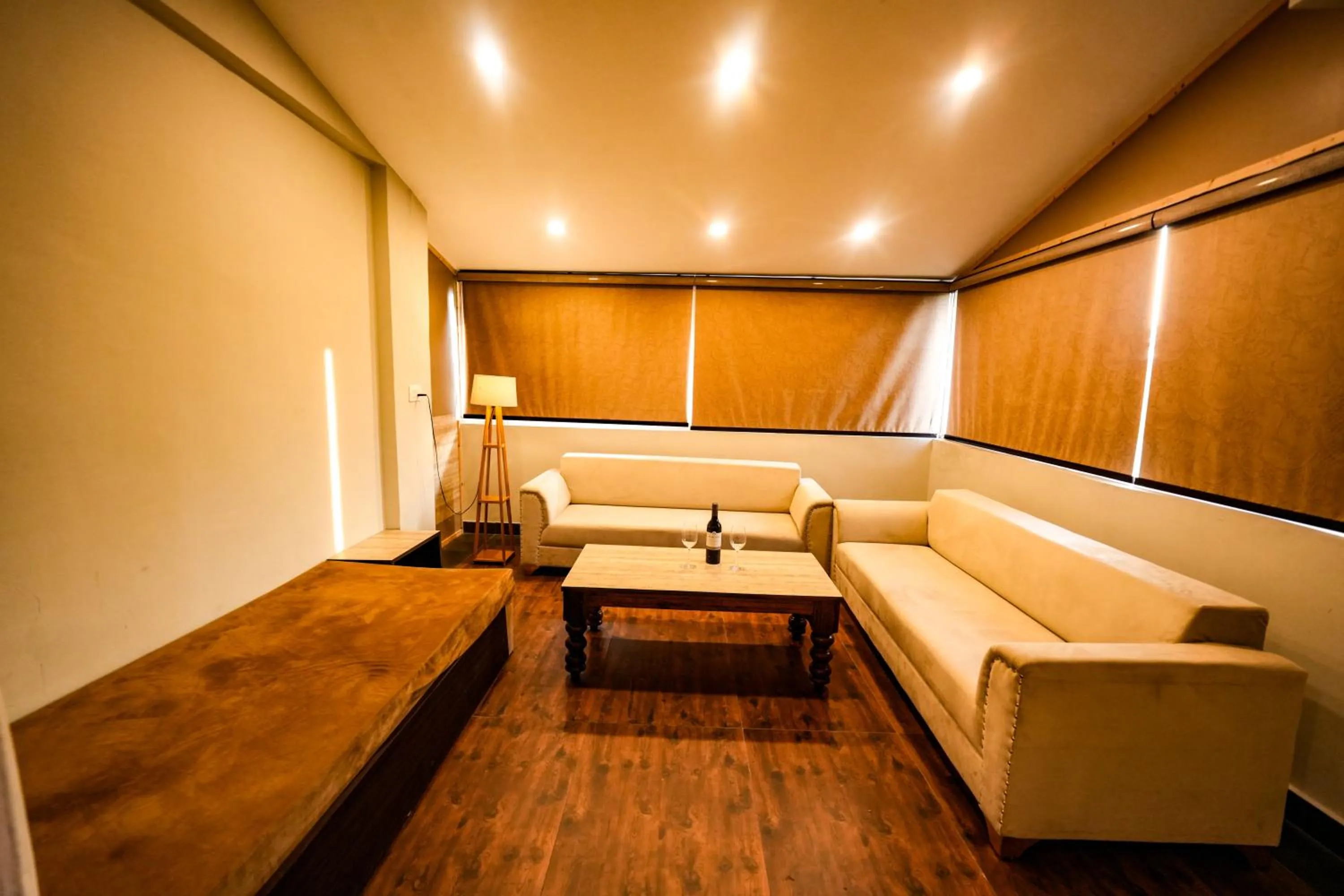 Living room in Hotel Square One by D'Polo Dharamshala