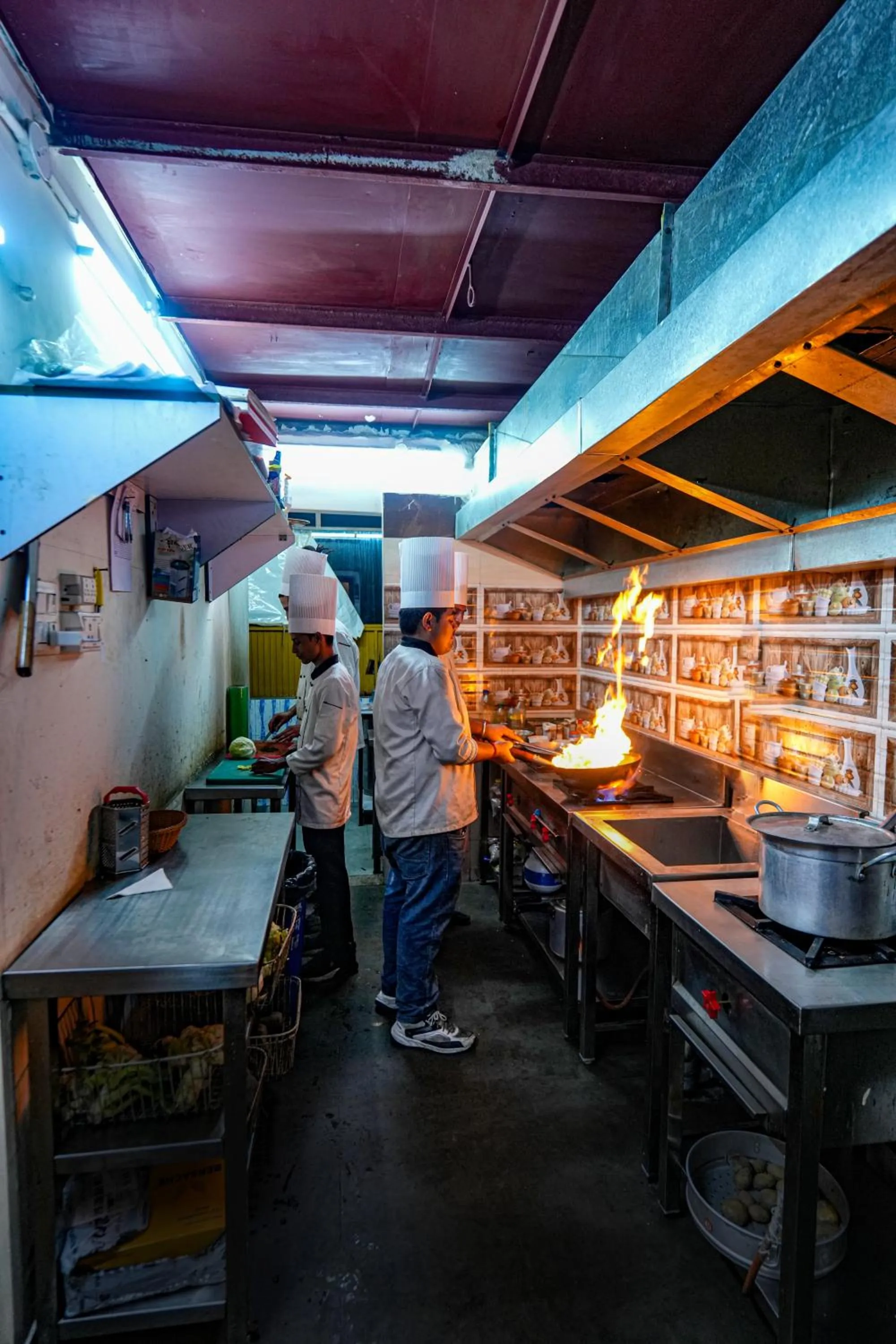 Kitchen or kitchenette in Hotel Square One by D'Polo Dharamshala