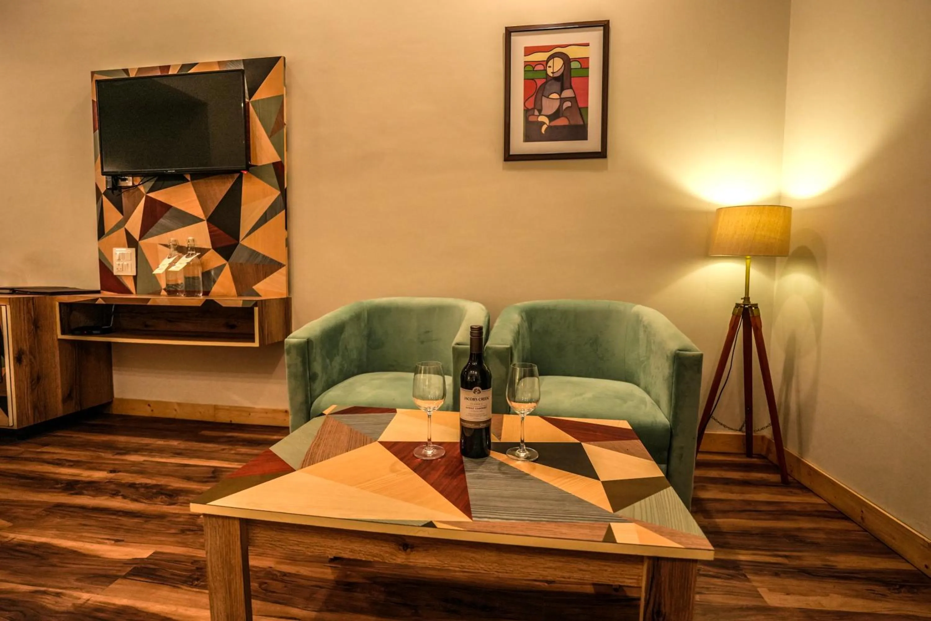 TV and multimedia in Hotel Square One by D'Polo Dharamshala