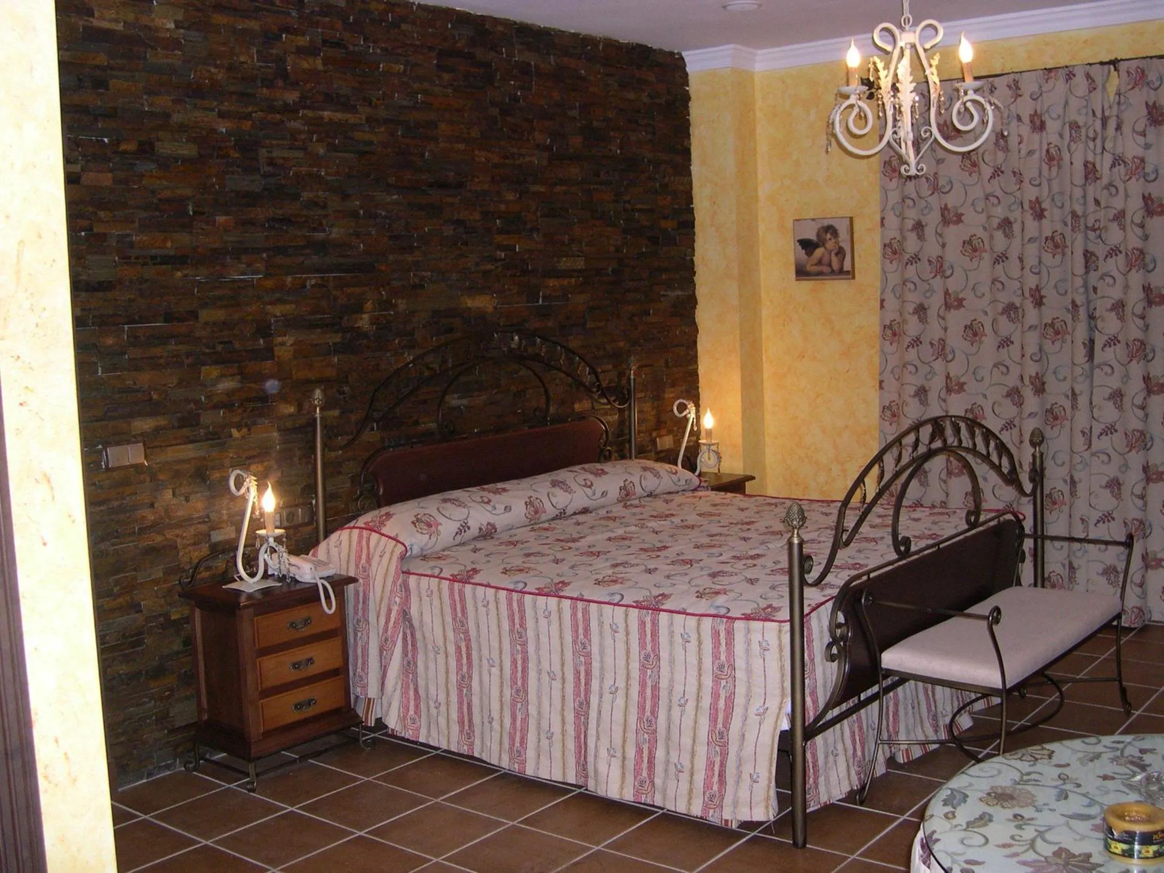 Hot Tub, Bed in Hotel El Doncel