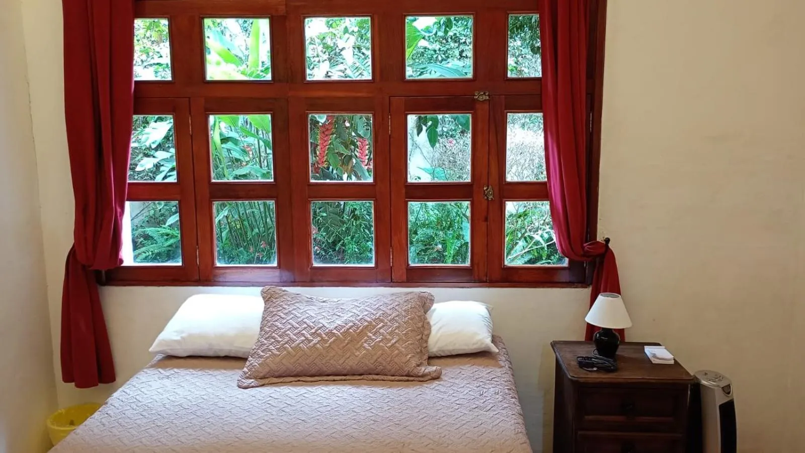 Bed in Hotel y Jardines Casa Búho