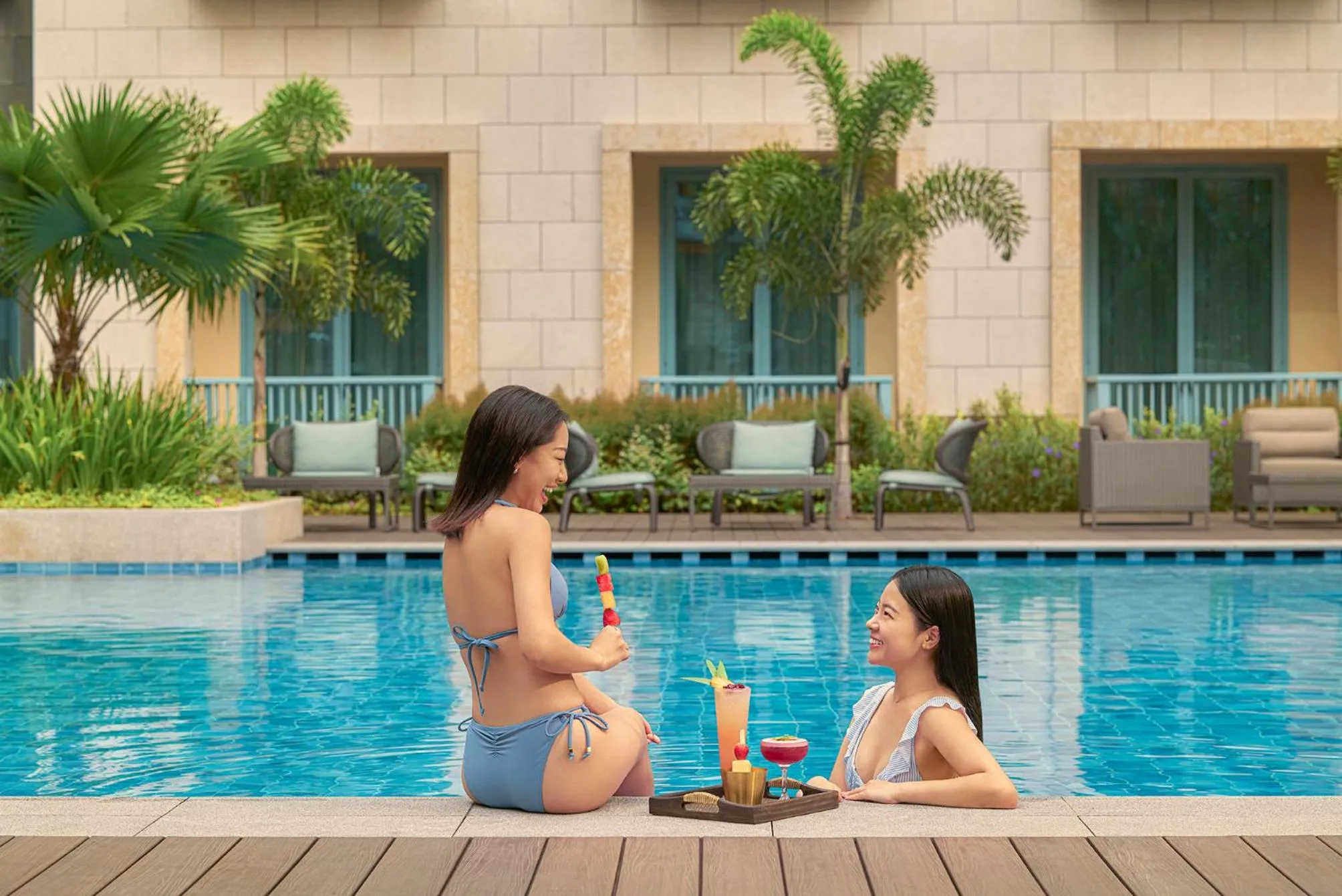 Swimming pool in Resorts World Sentosa - Hotel Ora