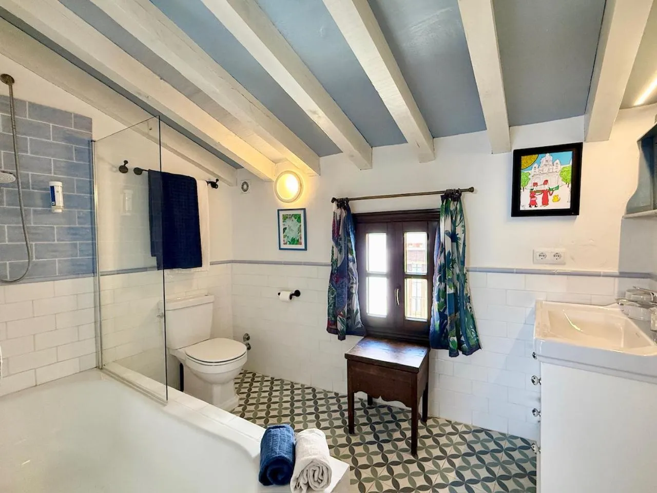 Bathroom in La Fructuosa