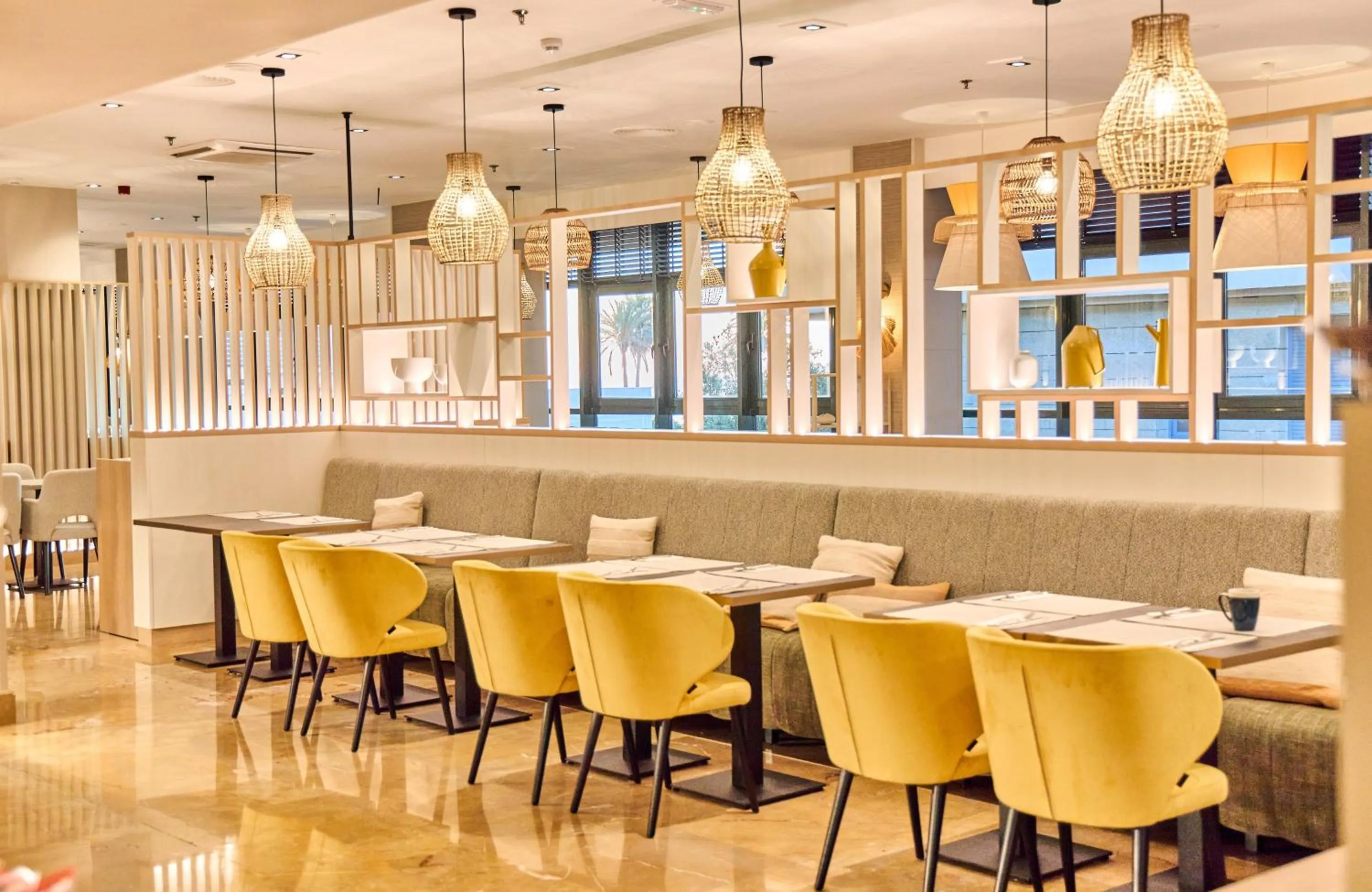 Restaurant/places to eat in Leonardo Hotel Fuengirola Costa del Sol