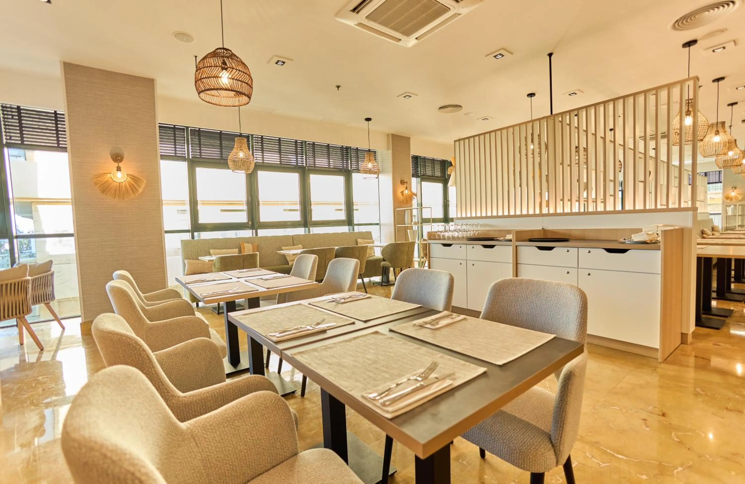 Restaurant/places to eat in Leonardo Hotel Fuengirola Costa del Sol