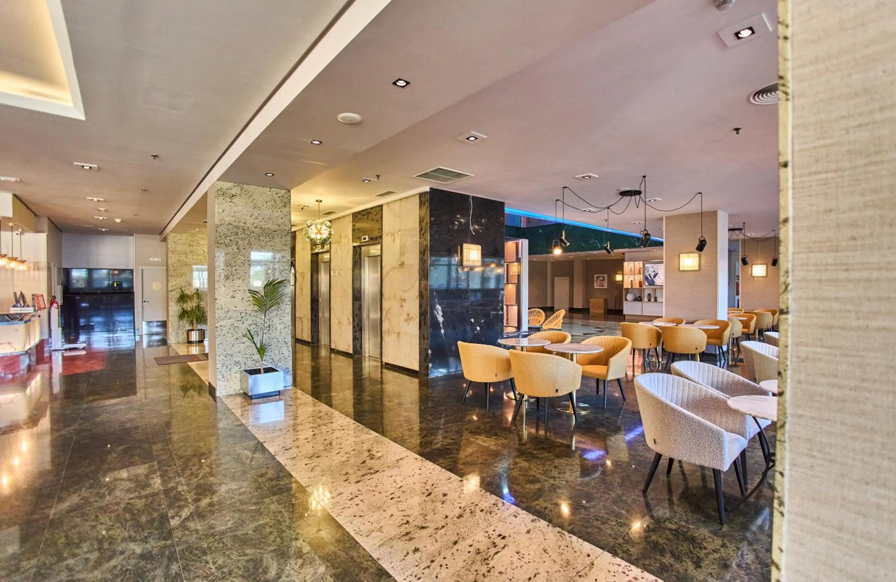 Living room in Leonardo Hotel Fuengirola Costa del Sol