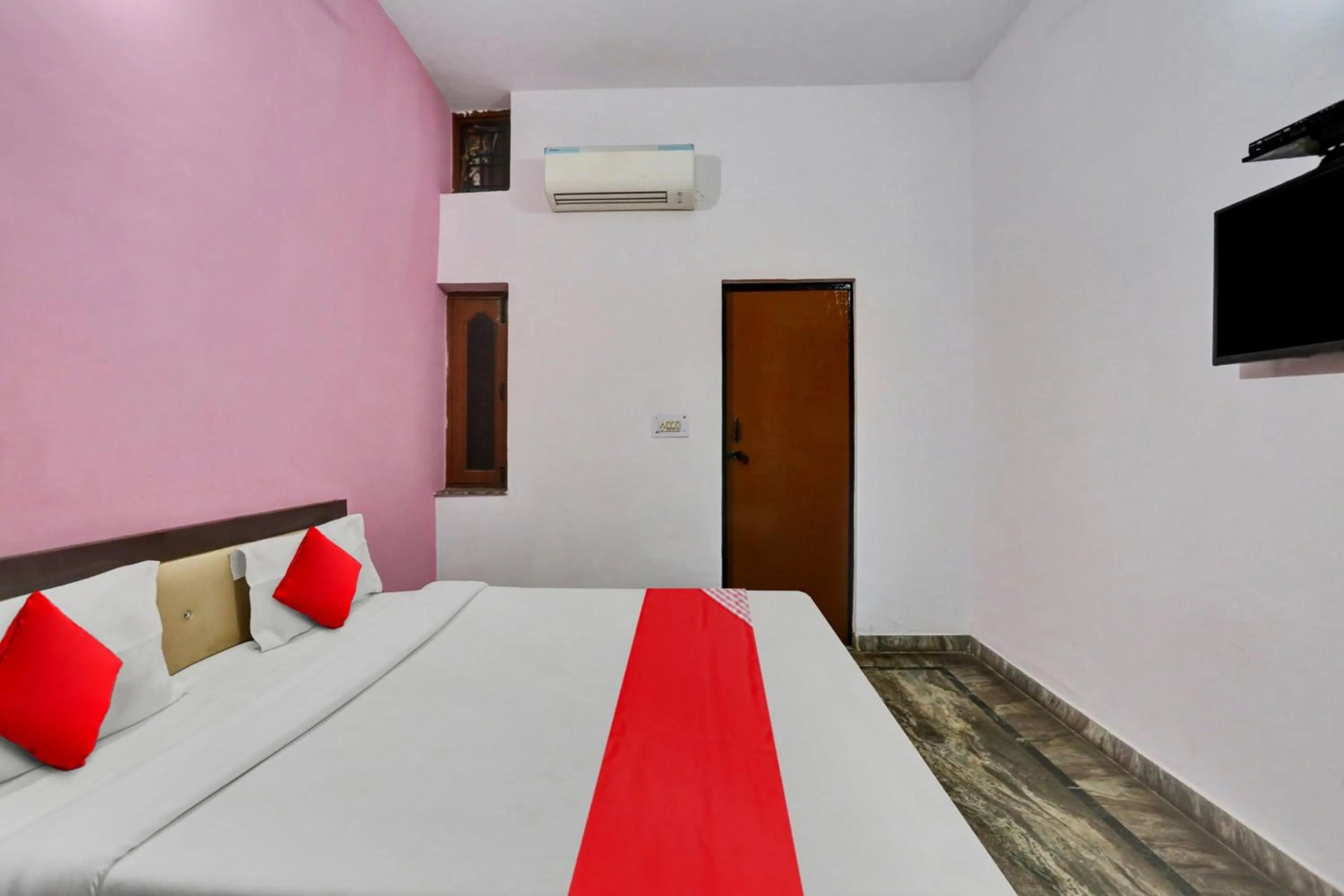 Bedroom in Hotel O Hotel Royal Palace