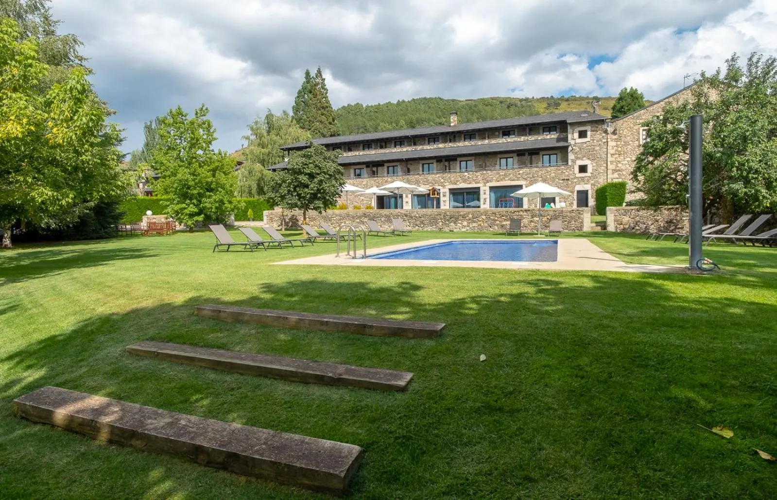 Swimming pool in Hotel Bernat de So