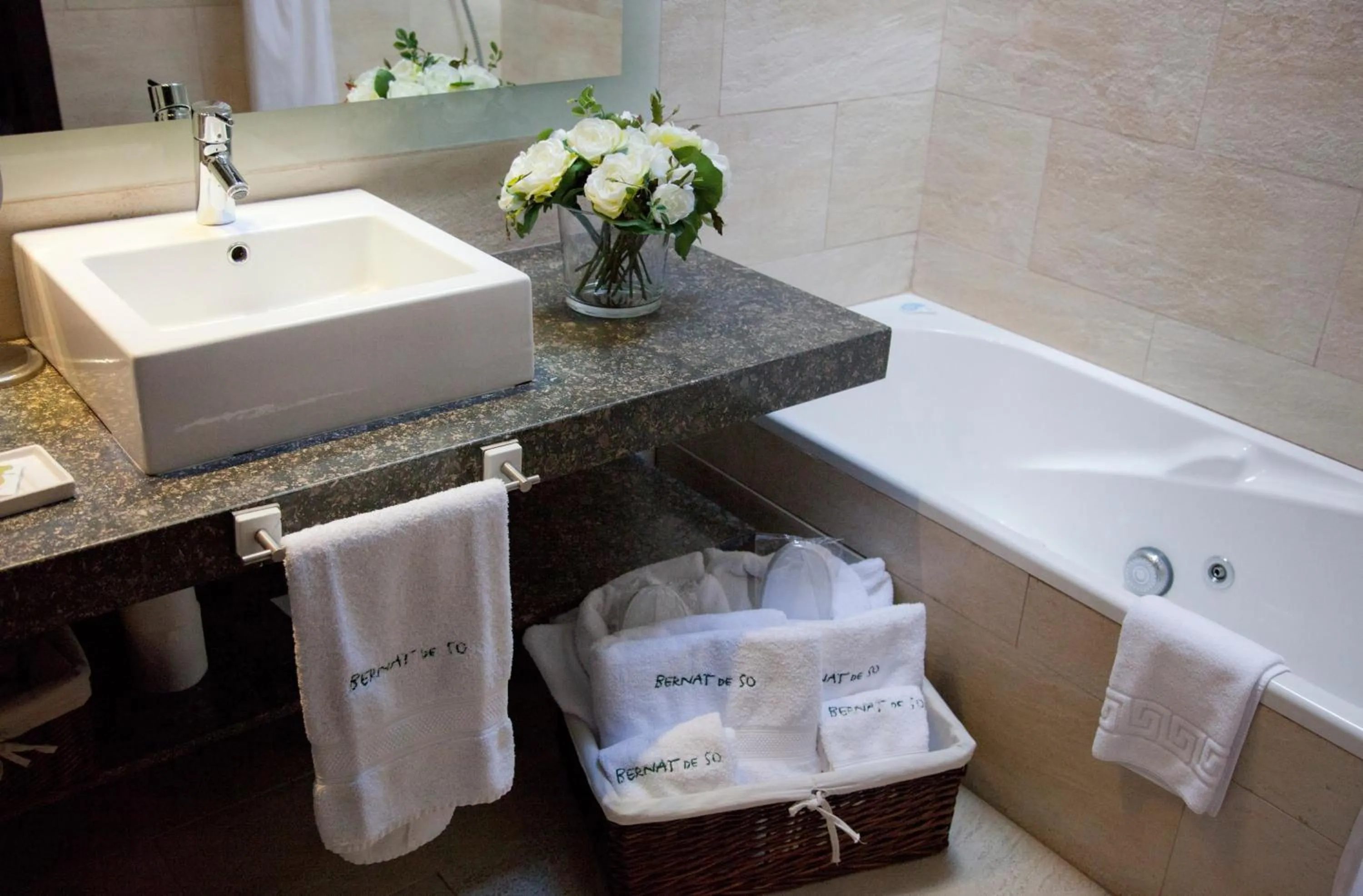 Bathroom in Hotel Bernat de So
