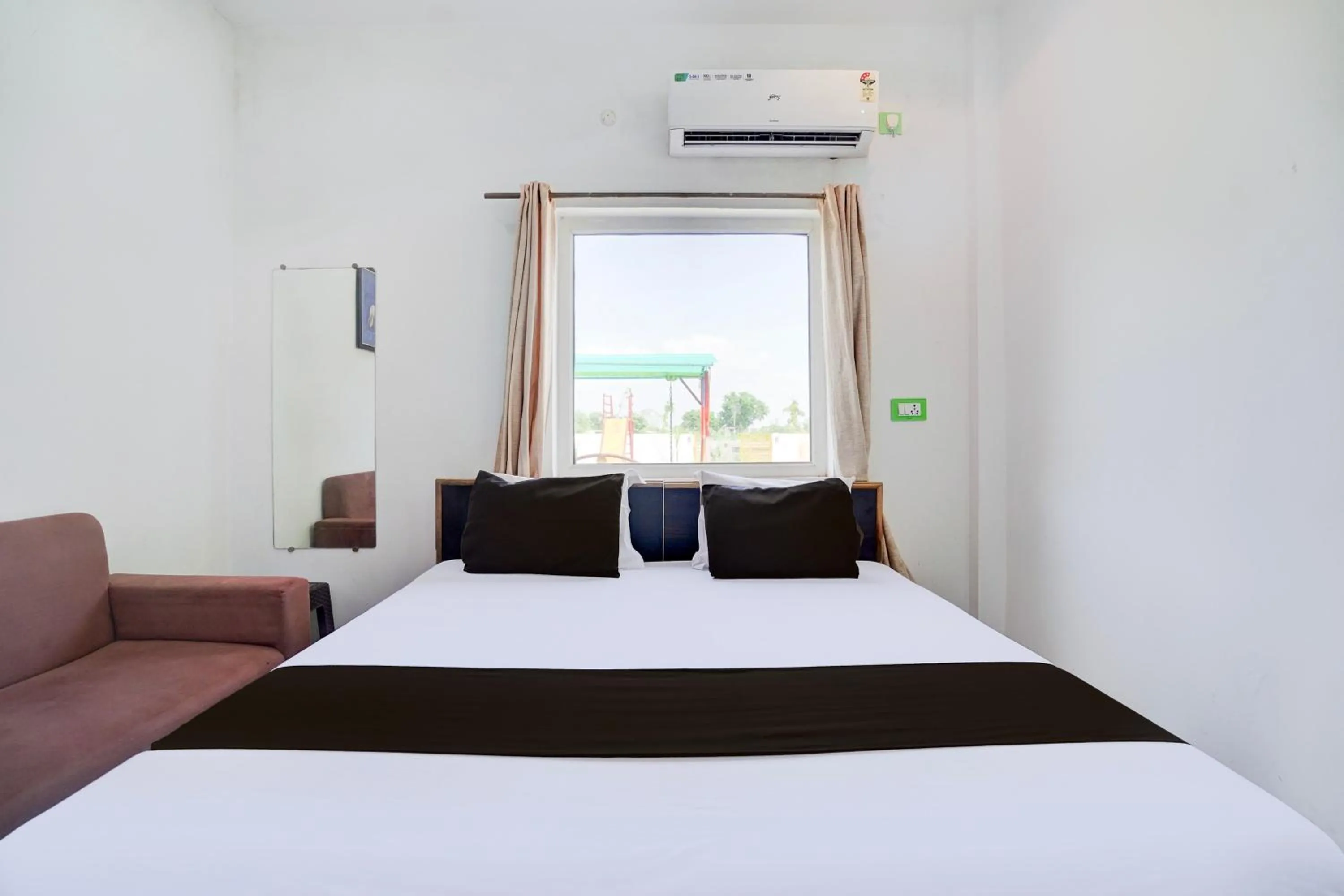 Bedroom, Bed in Hotel O Krishna Manu Palace