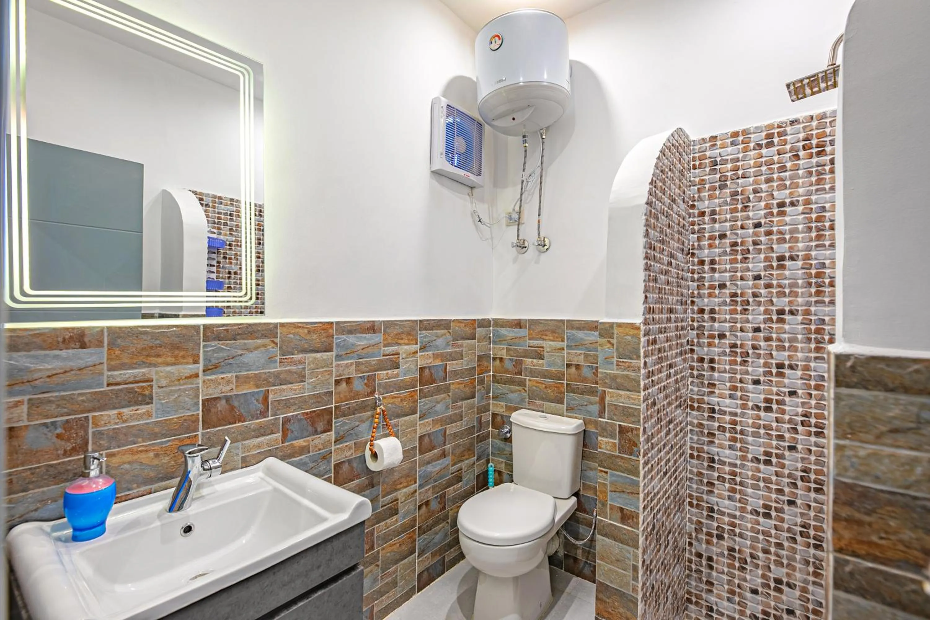 Shower in Bedcoin Hostel