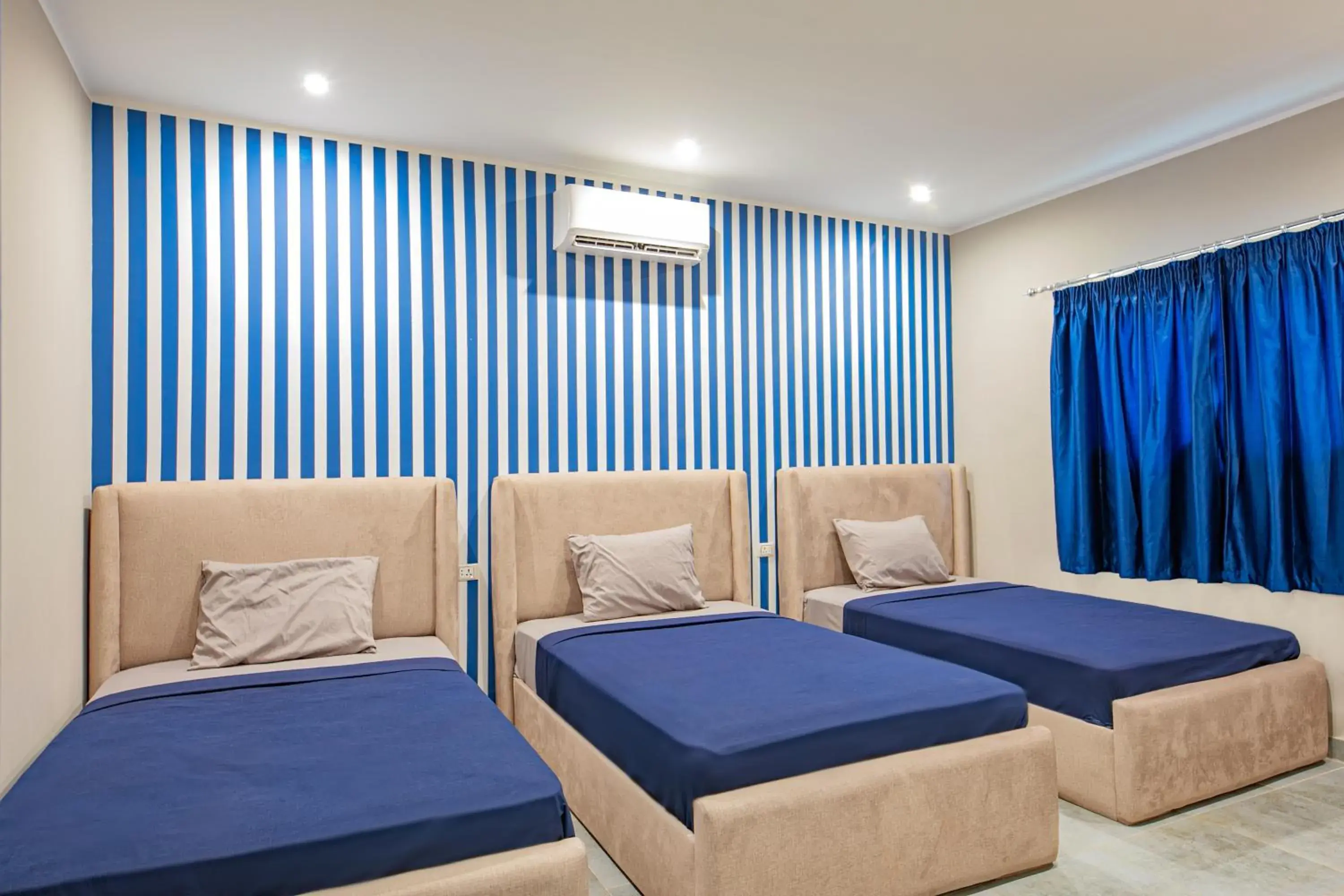Large Twin Room - single occupancy in Bedcoin Hostel Large Twin Room - single occupancy in Bedcoin Hostel