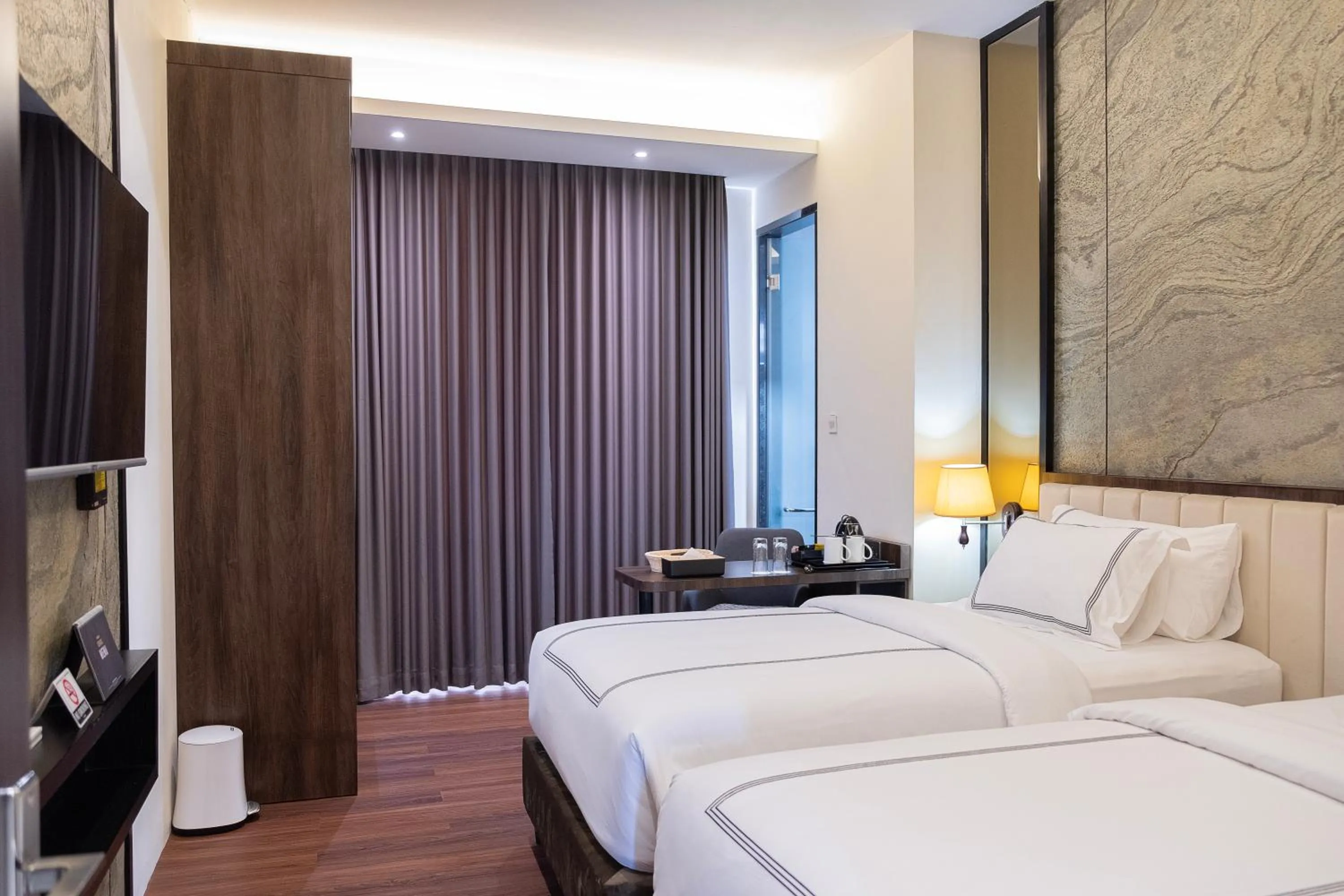 Bed in BEST WORLD KINDAI HOTEL