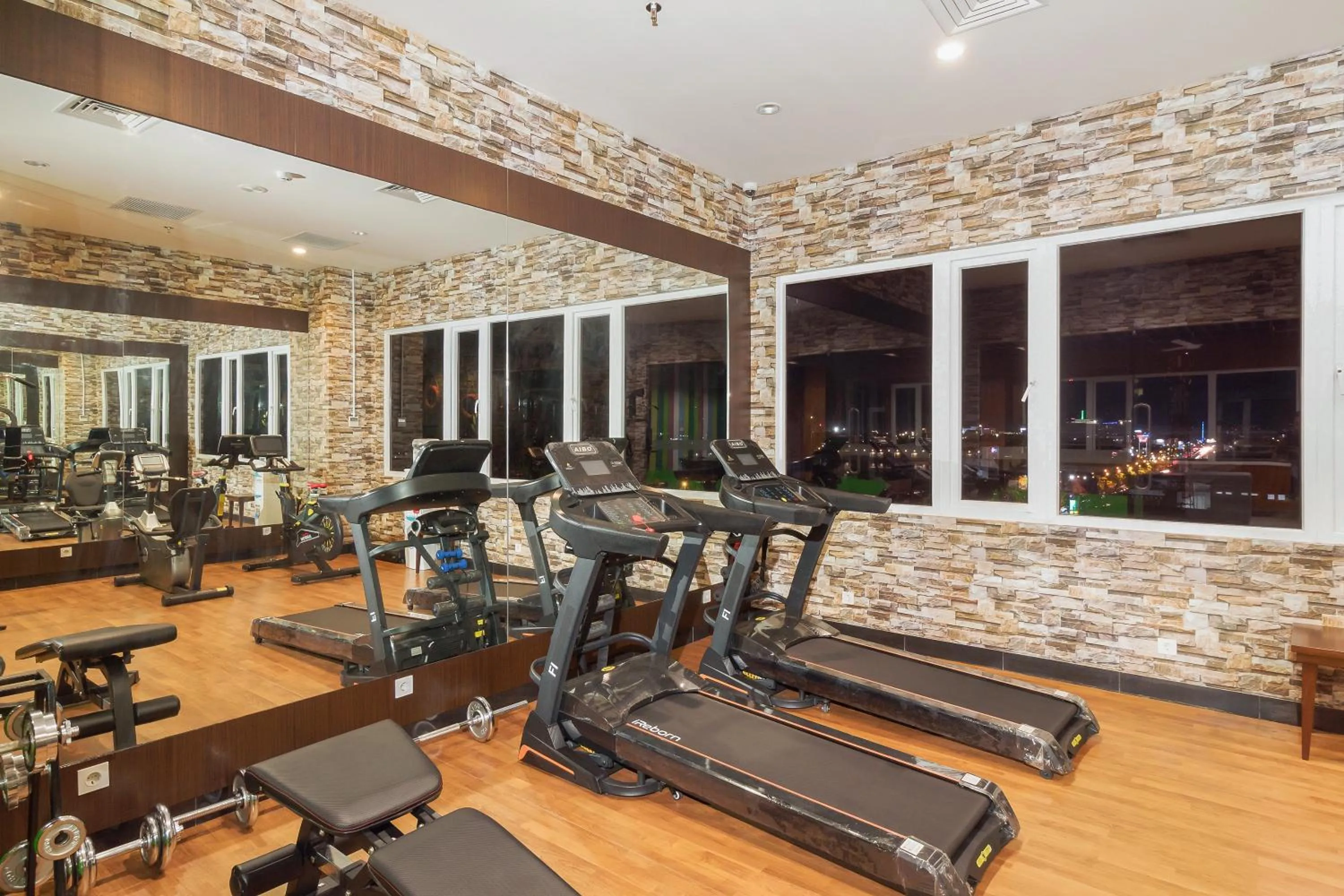 Fitness centre/facilities in BEST WORLD KINDAI HOTEL