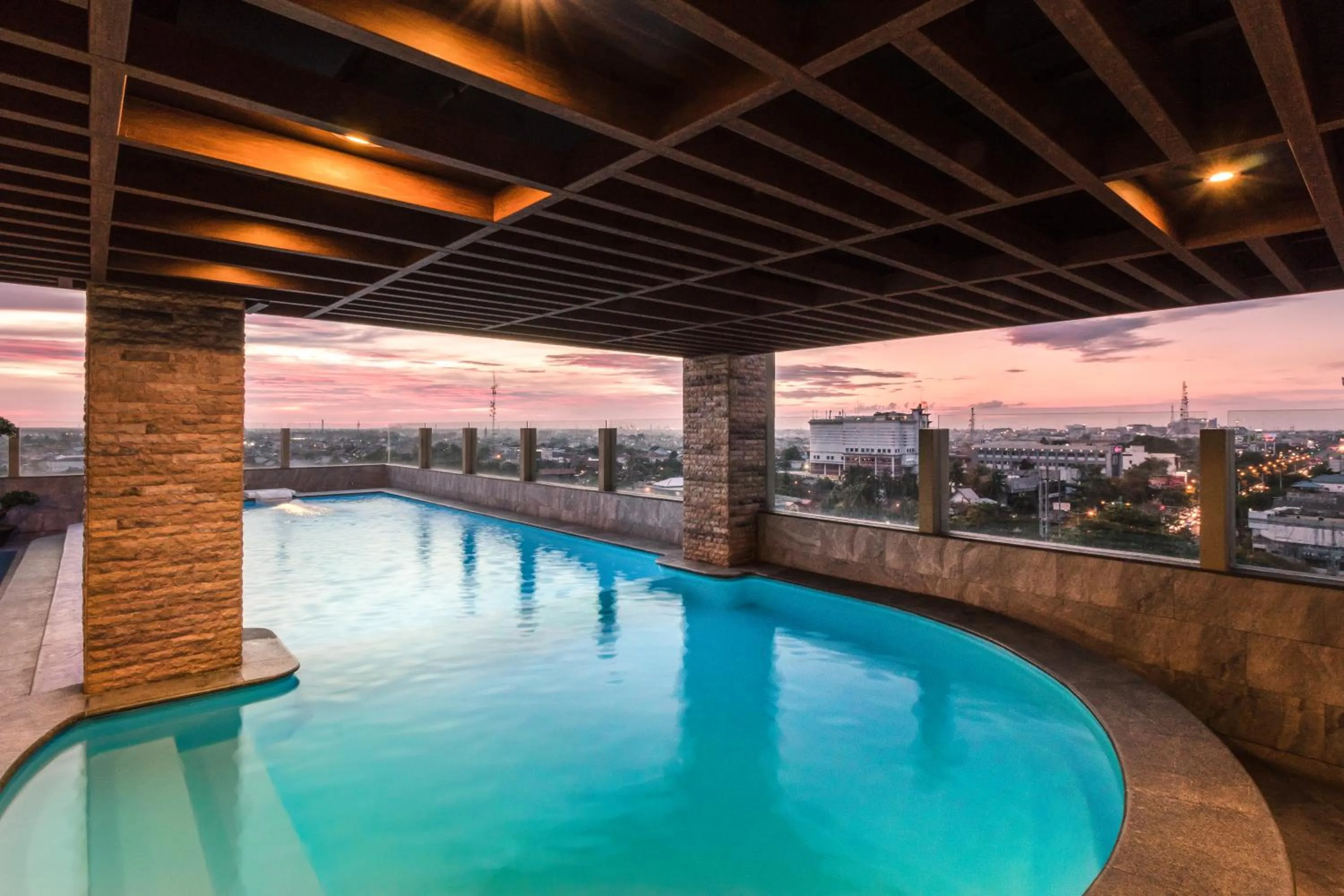 Swimming pool in BEST WORLD KINDAI HOTEL