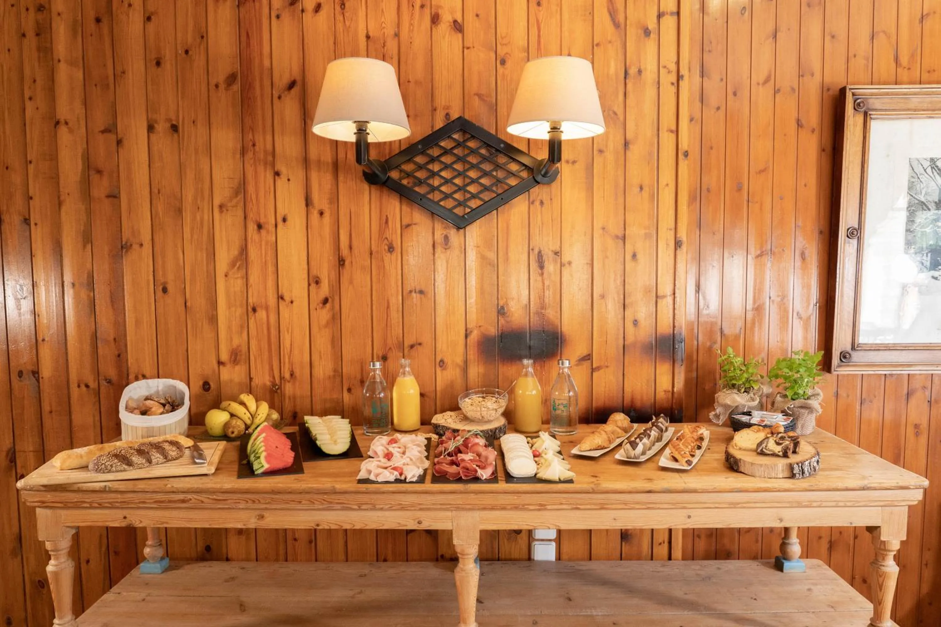 Restaurant/places to eat in Hotel Manantial