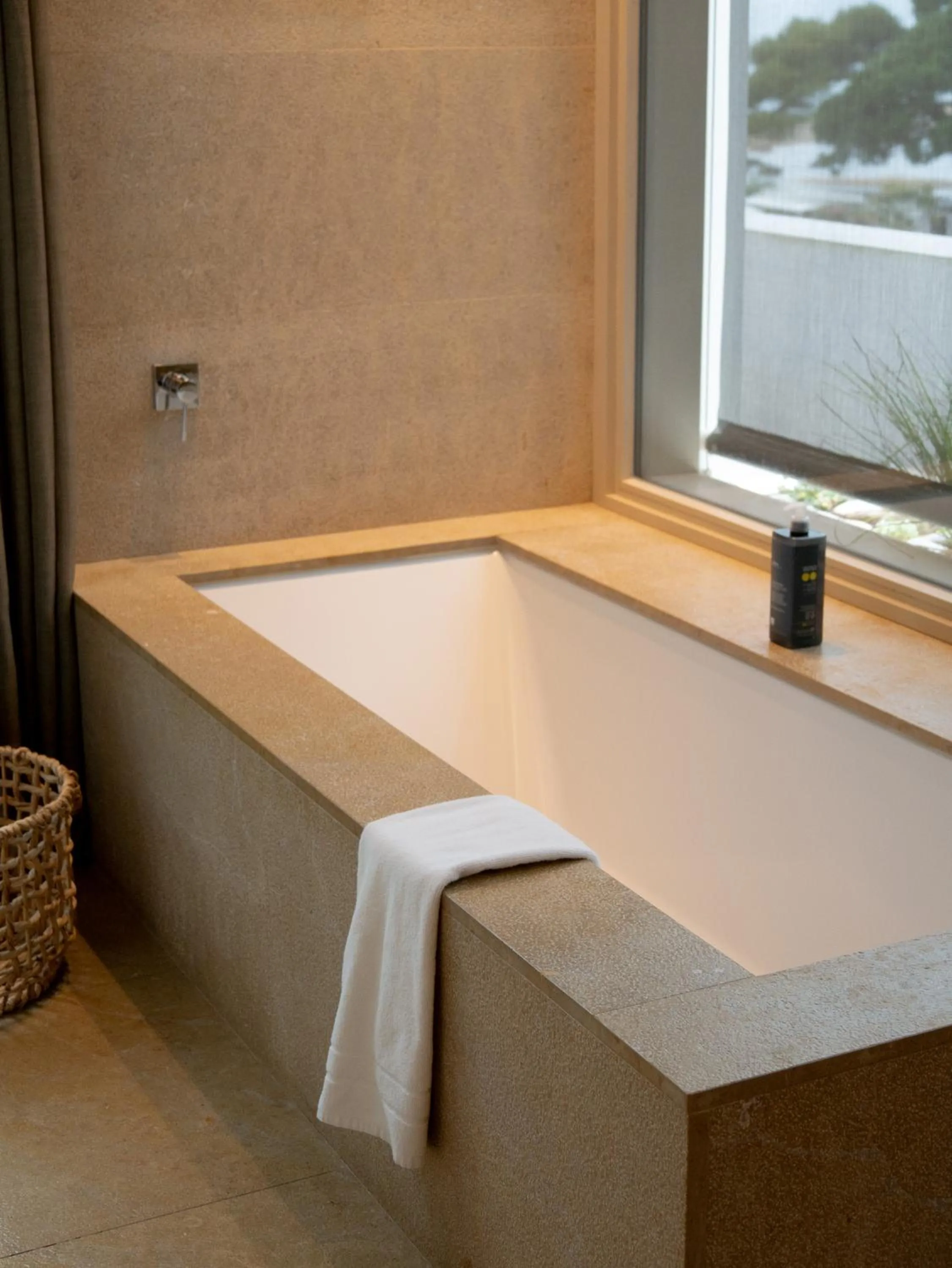 Toilet in Hostal Empúries