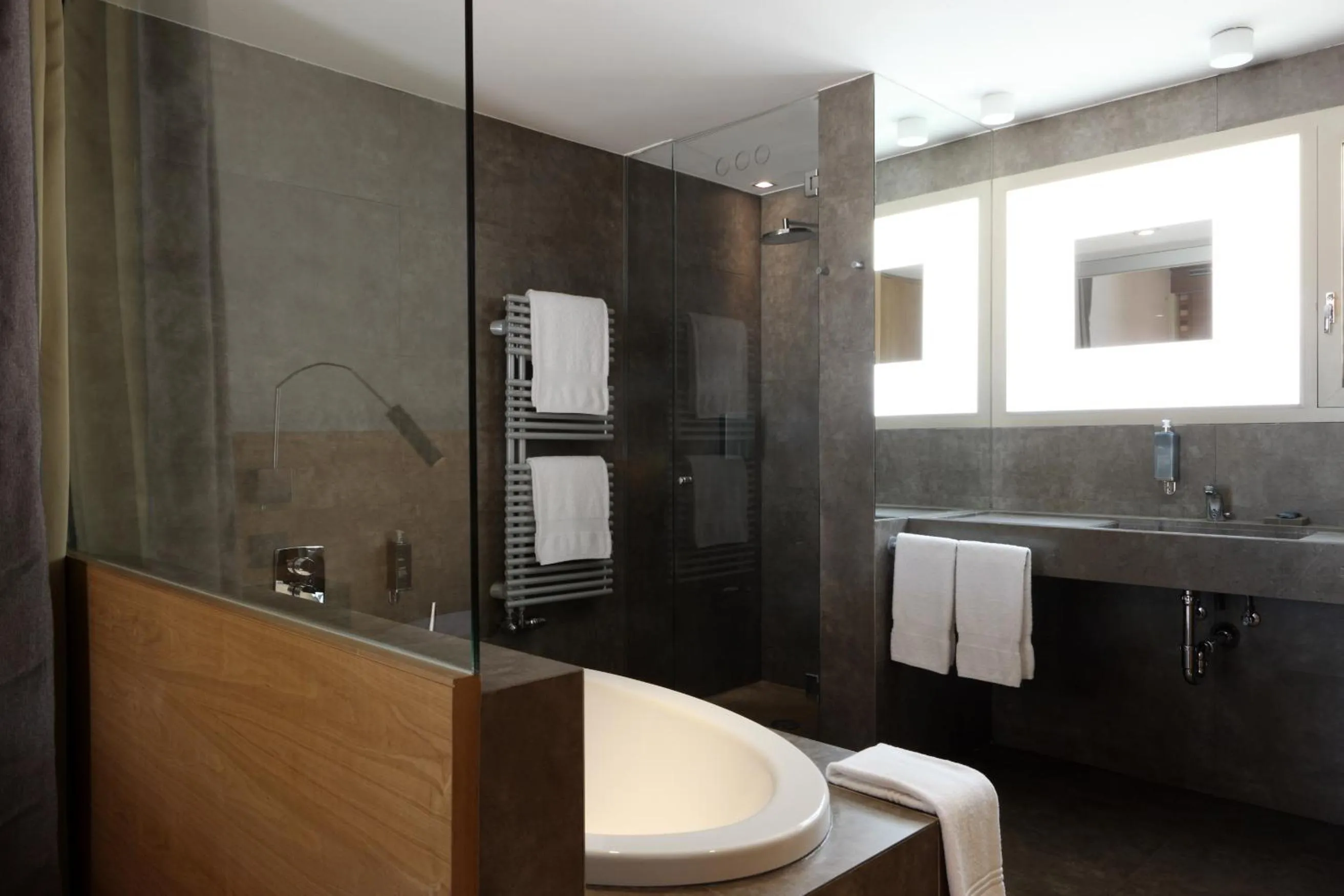 Photo of the whole room in Hostal Empúries