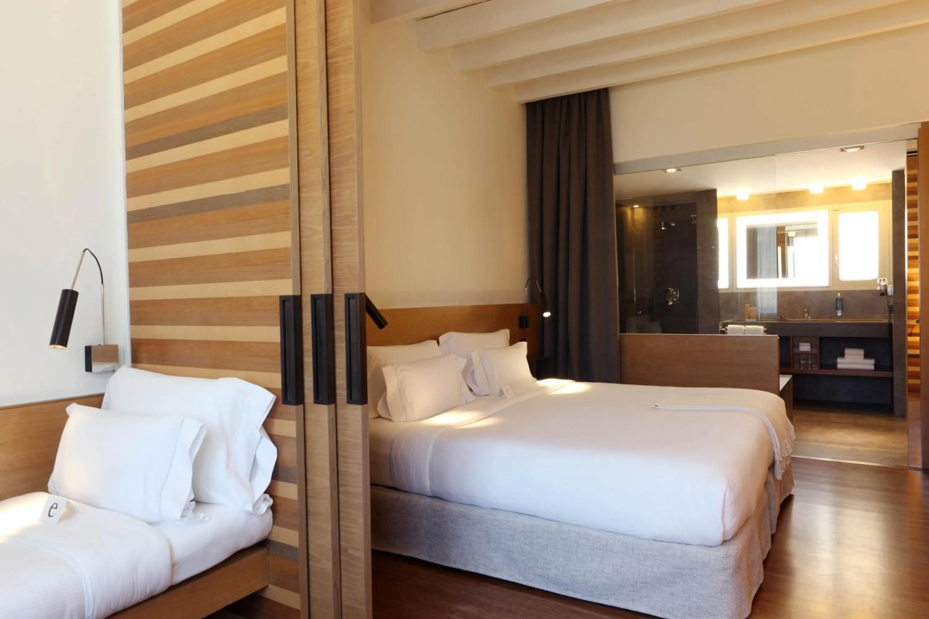 Family, Bed in Hostal Empúries