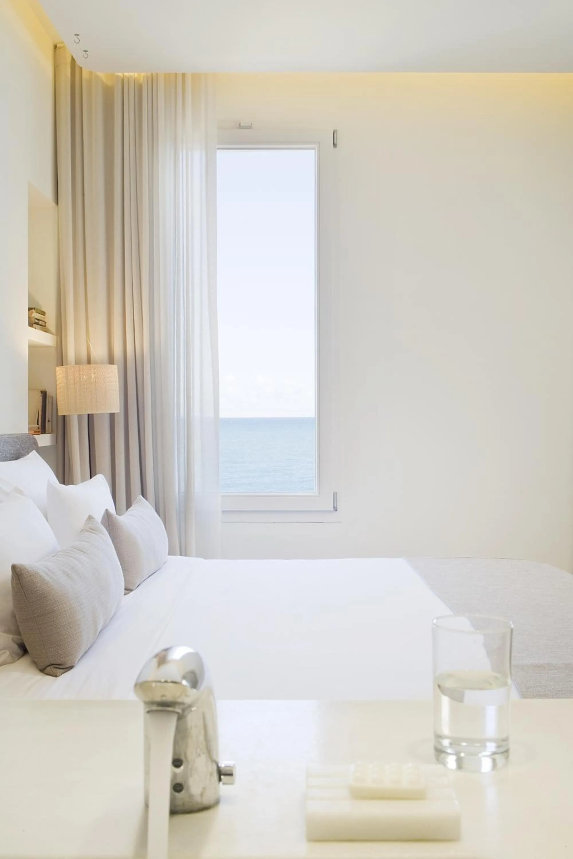 Bed in Hostal Empúries