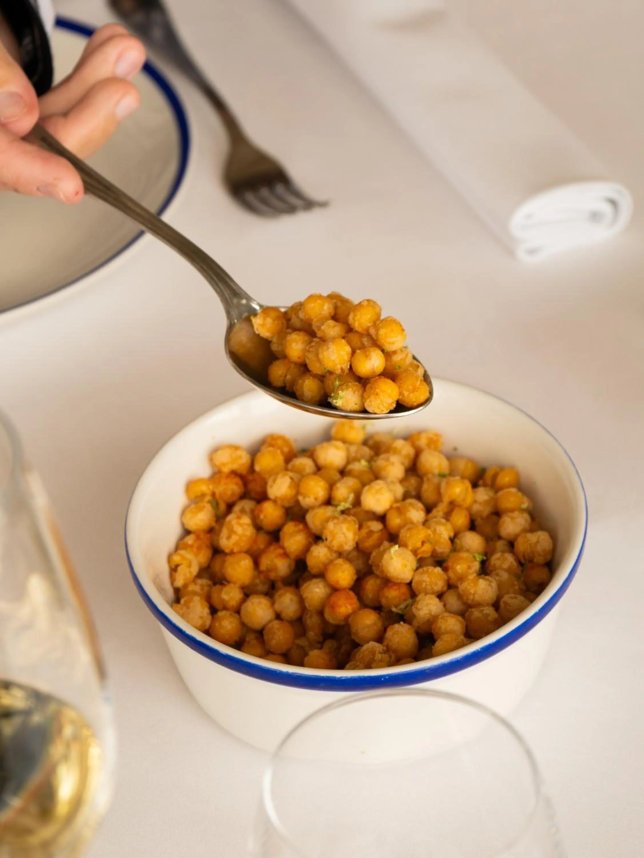 Food and drinks in Hostal Empúries