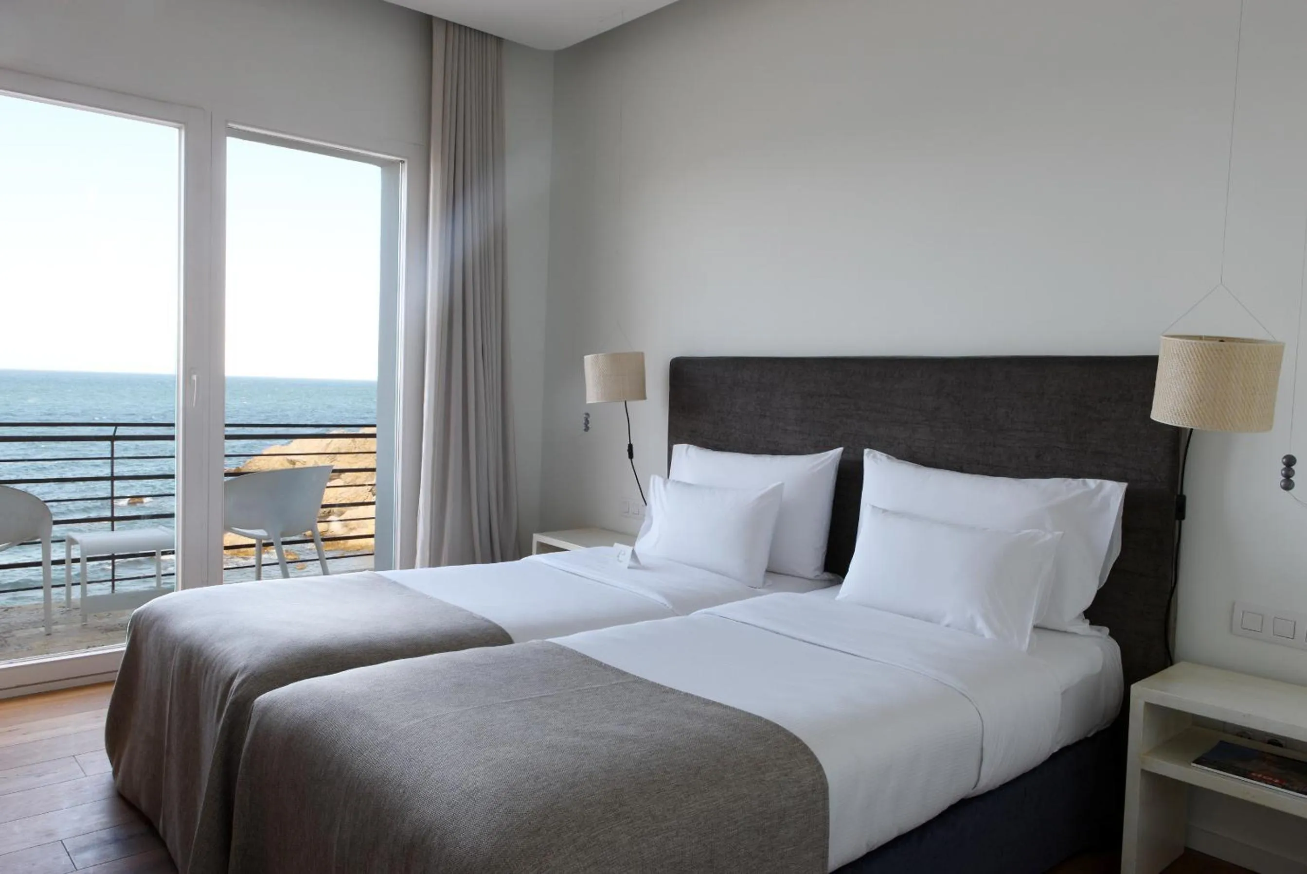 Photo of the whole room, Bed in Hostal Empúries